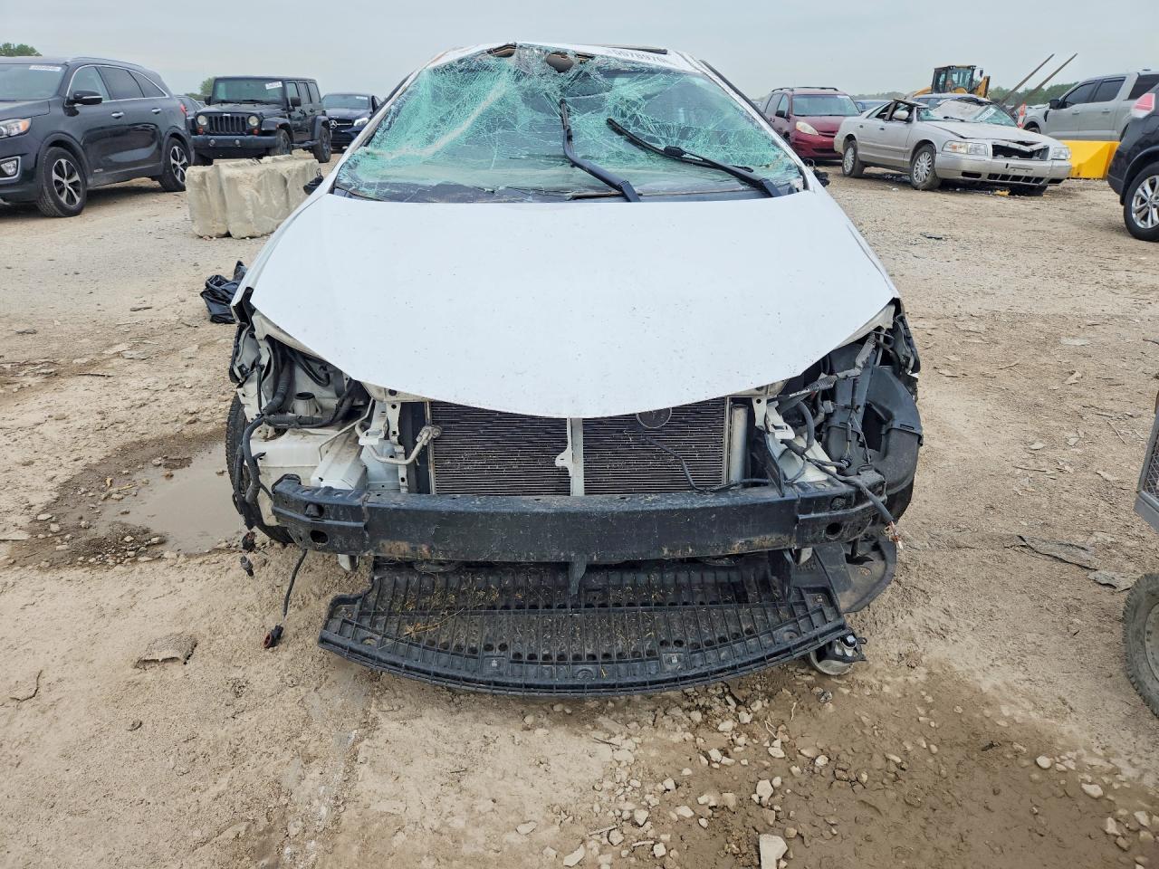 2015 Toyota Corolla Le Premium Белый vin: 2T1BURHE0FC269504