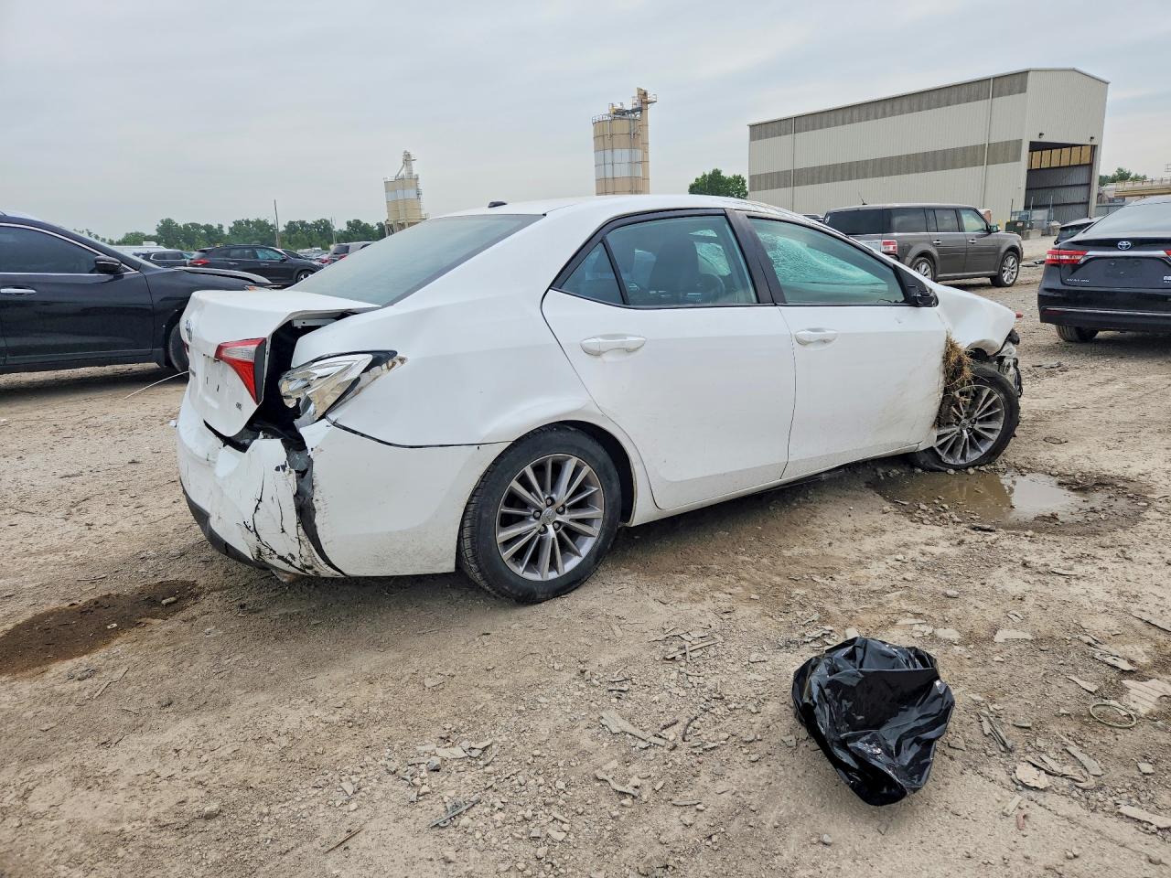 2015 Toyota Corolla Le Premium Белый vin: 2T1BURHE0FC269504