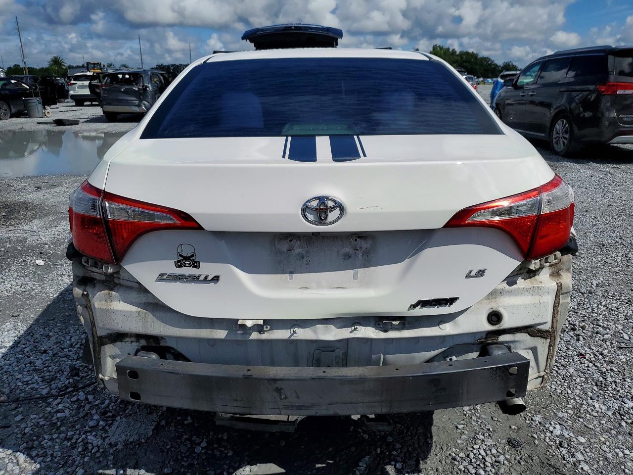 2015 Toyota Corolla Le White vin: 2T1BURHE0FC269955