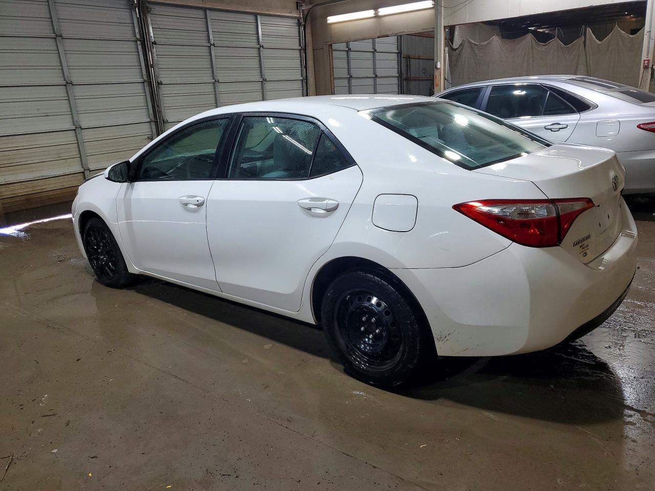 2015 Toyota Corolla Le White vin: 2T1BURHE0FC272970
