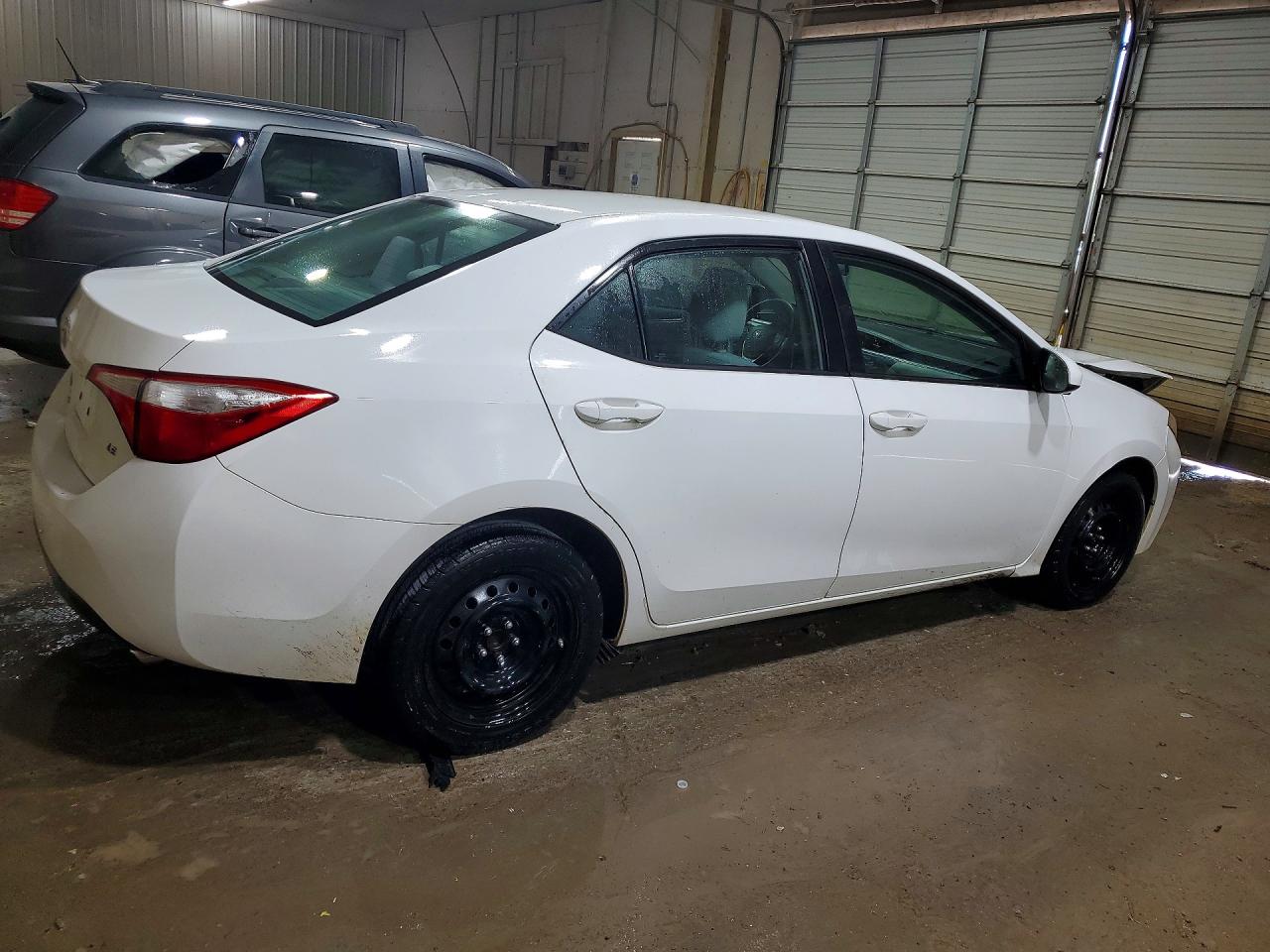2015 Toyota Corolla Le White vin: 2T1BURHE0FC272970