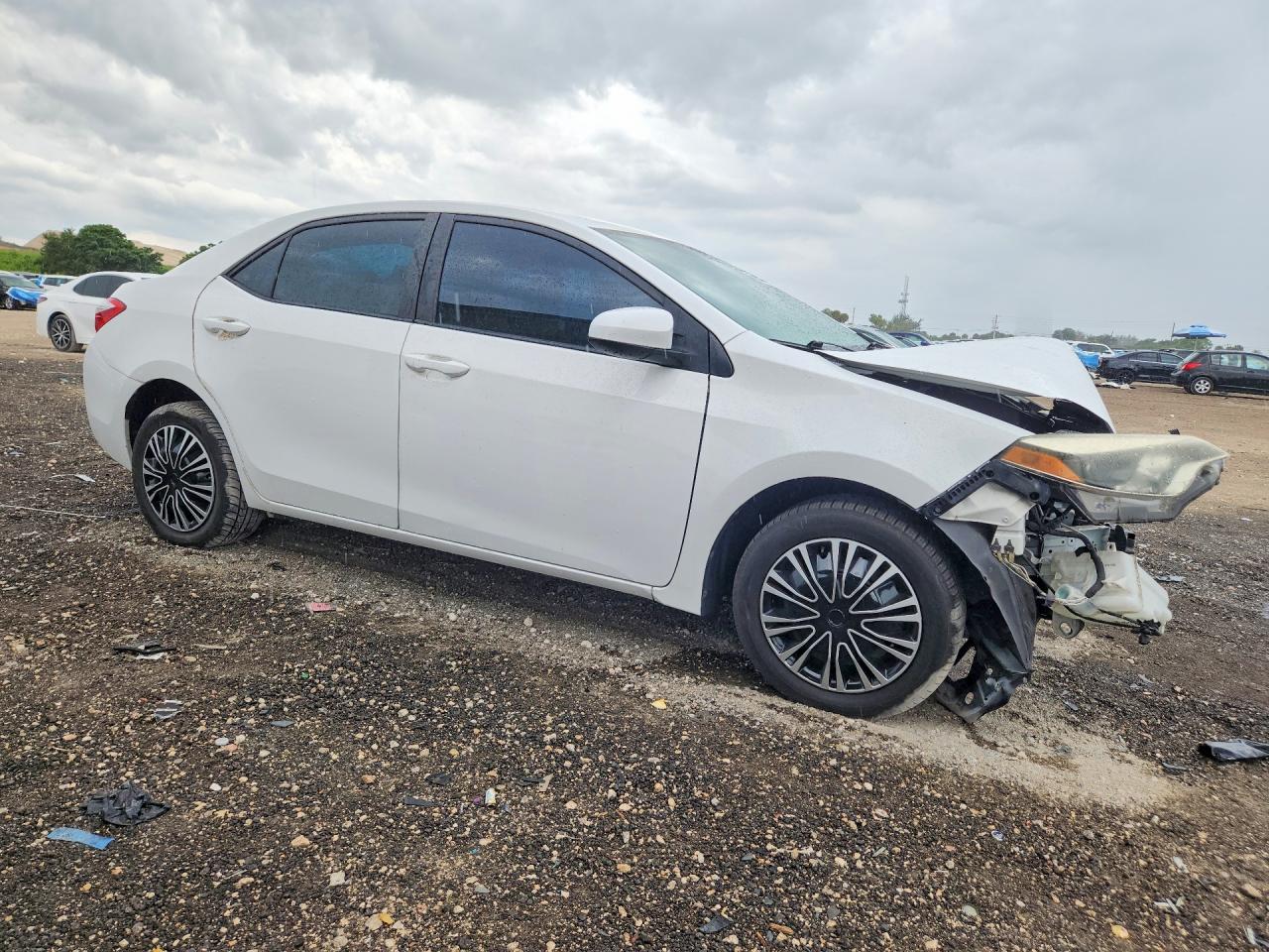 2015 Toyota Corolla Le White vin: 2T1BURHE0FC288053