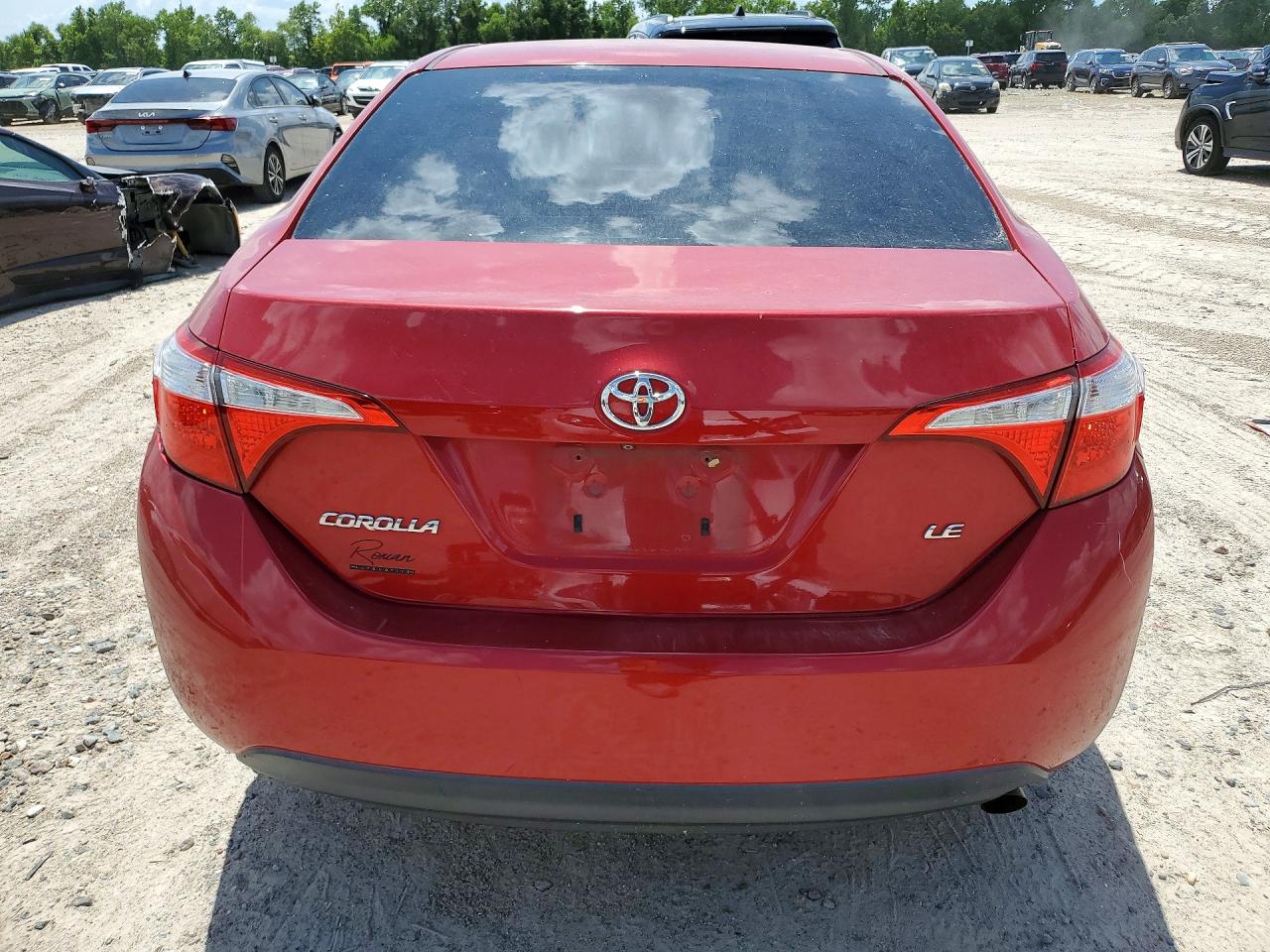 2015 Toyota Corolla Le Red vin: 2T1BURHE0FC308737