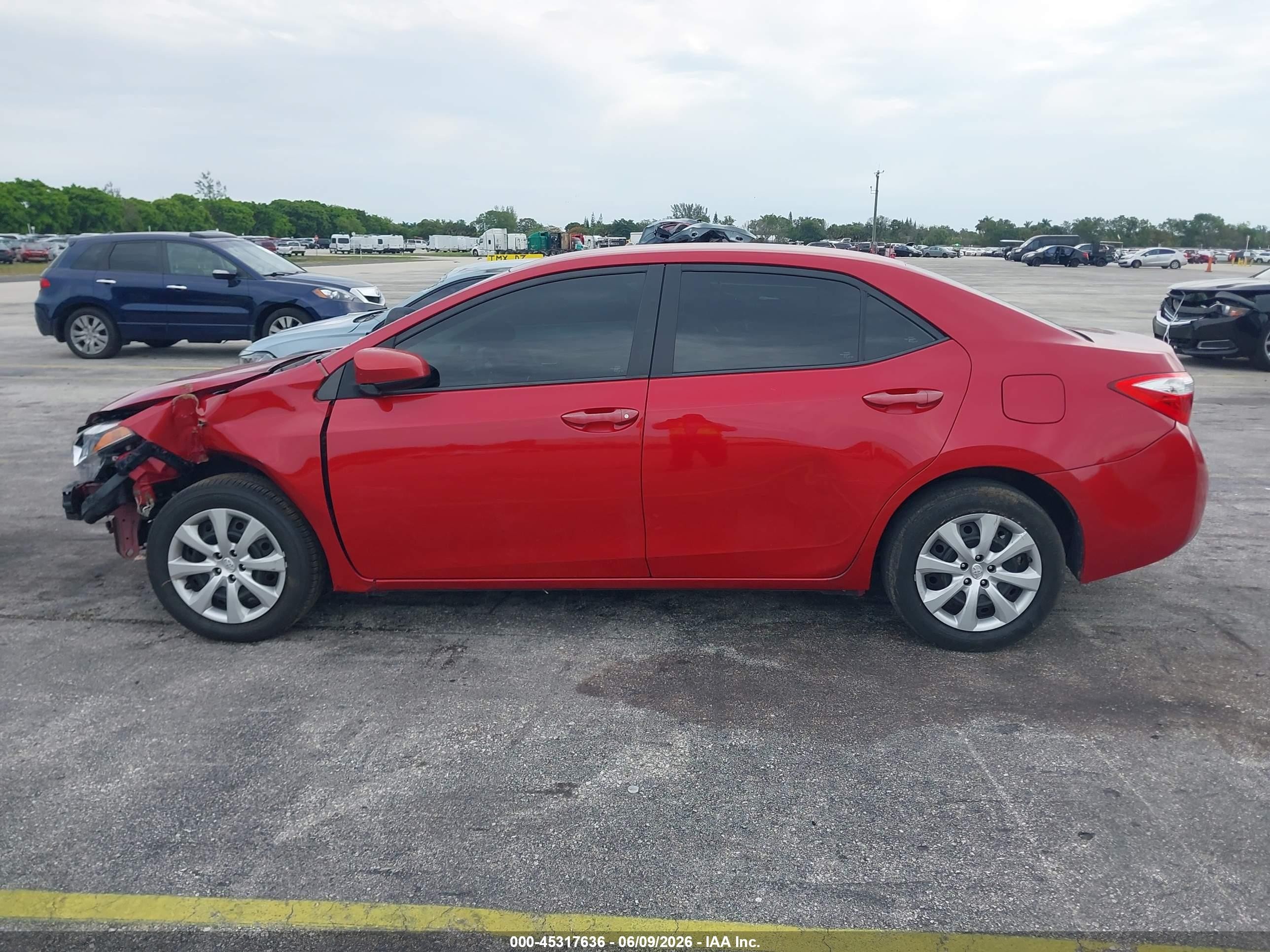 2015 Toyota Corolla Le Red vin: 2T1BURHE0FC349272