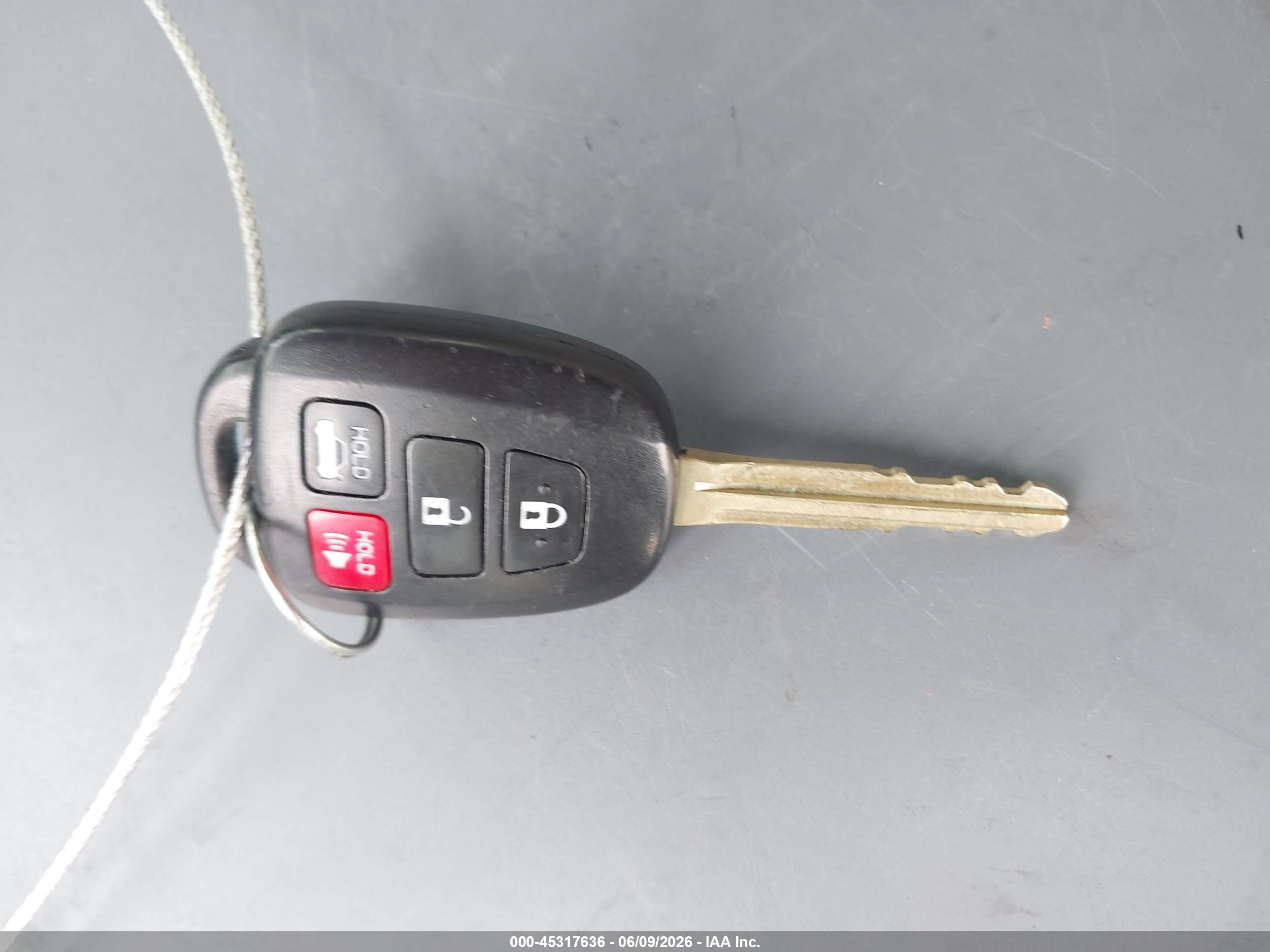 2015 Toyota Corolla Le Red vin: 2T1BURHE0FC349272