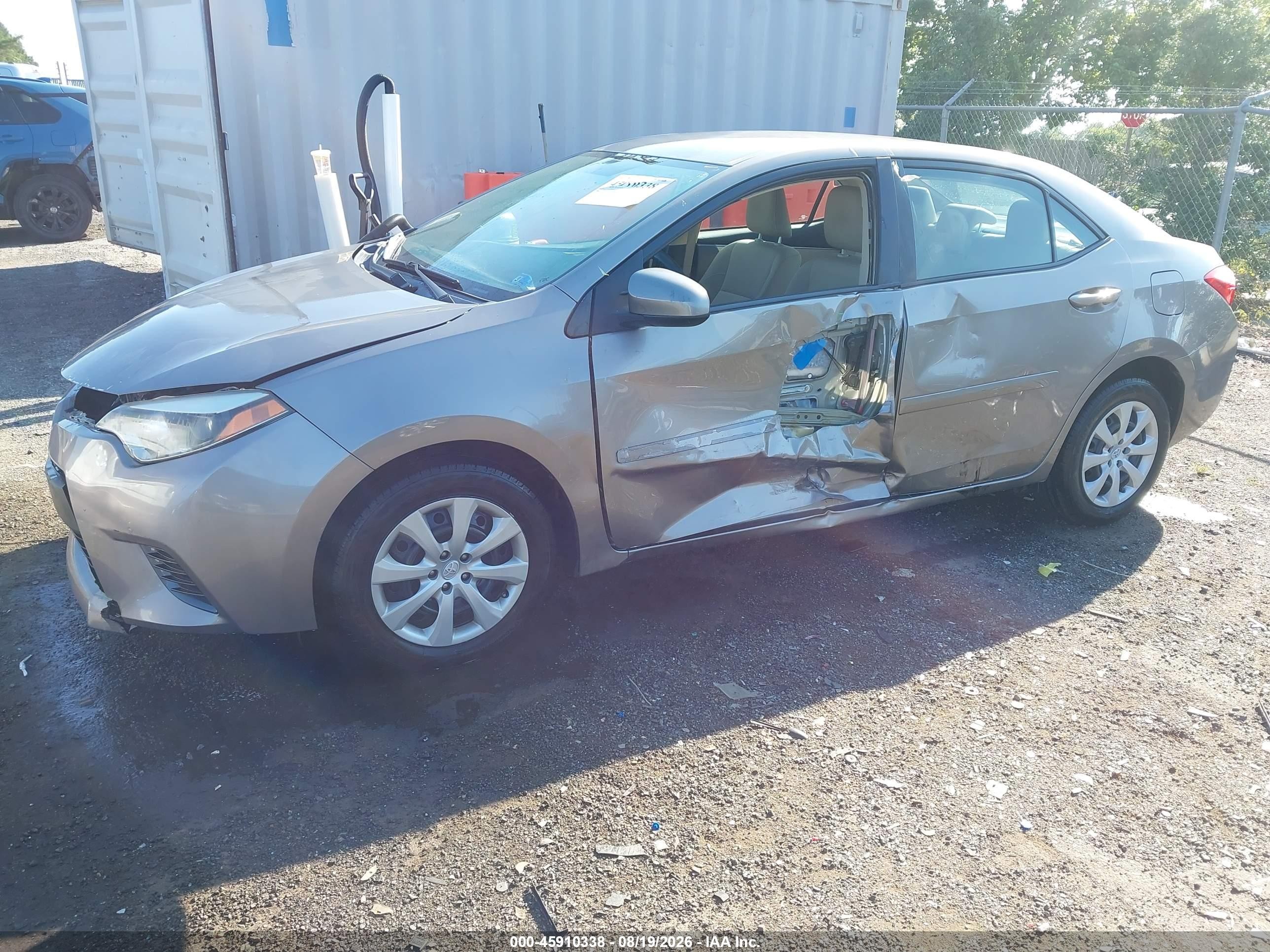 2015 Toyota Corolla Le Brown vin: 2T1BURHE0FC386483