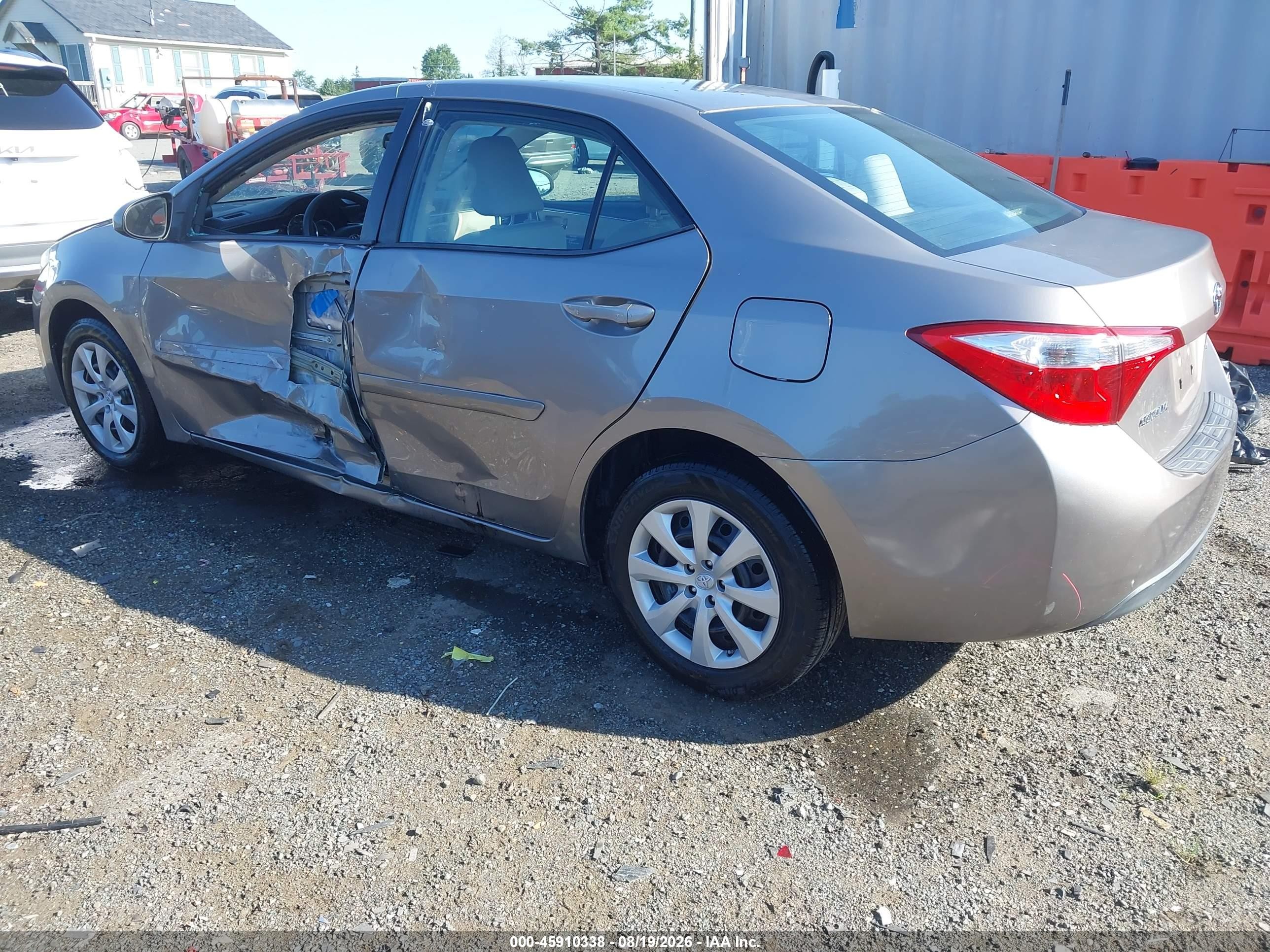 2015 Toyota Corolla Le Brown vin: 2T1BURHE0FC386483