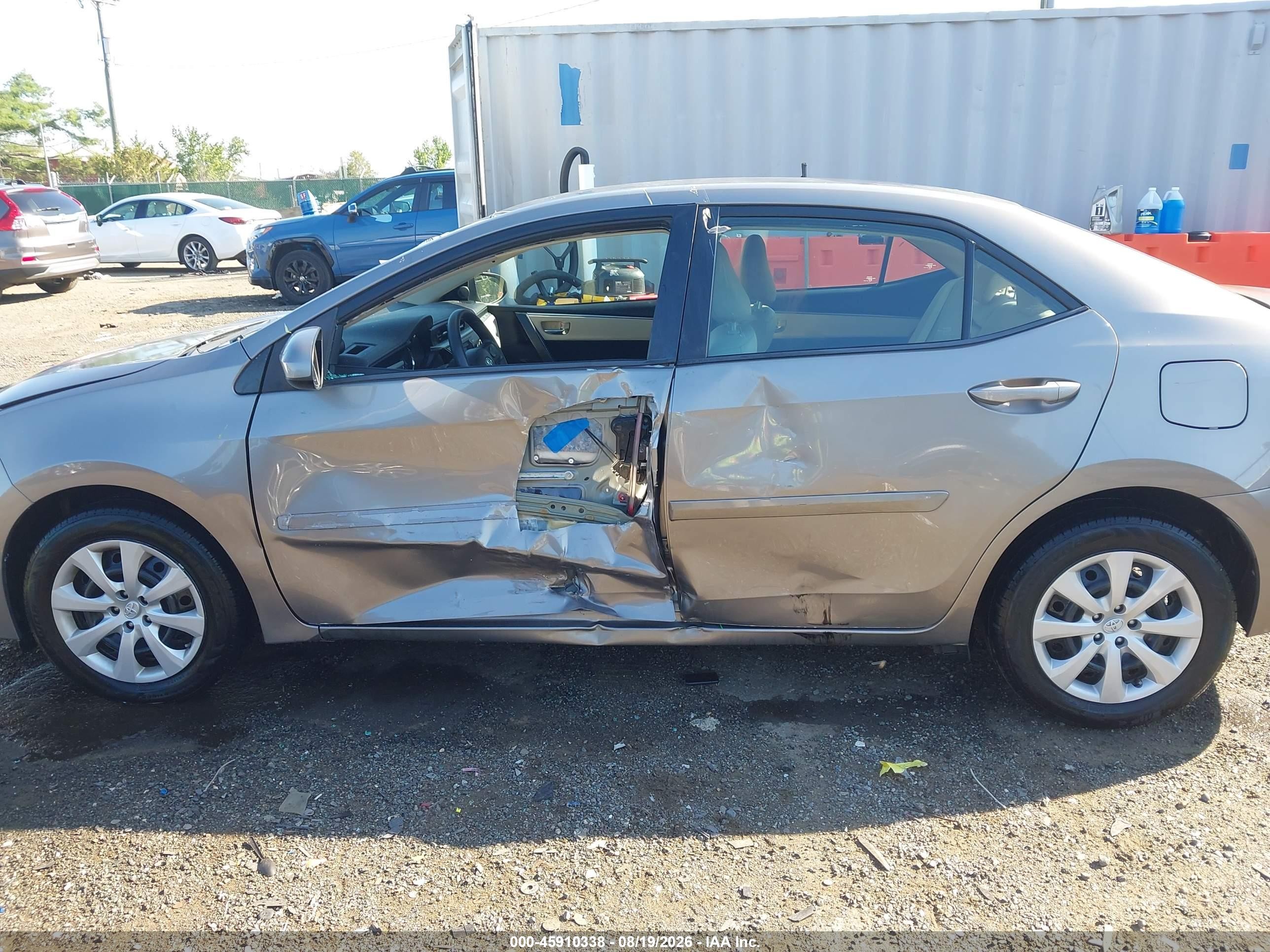 2015 Toyota Corolla Le Brown vin: 2T1BURHE0FC386483