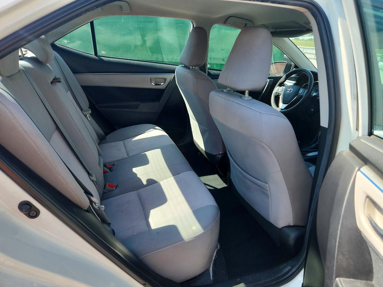 2015 Toyota Corolla Le White vin: 2T1BURHE0FC389058