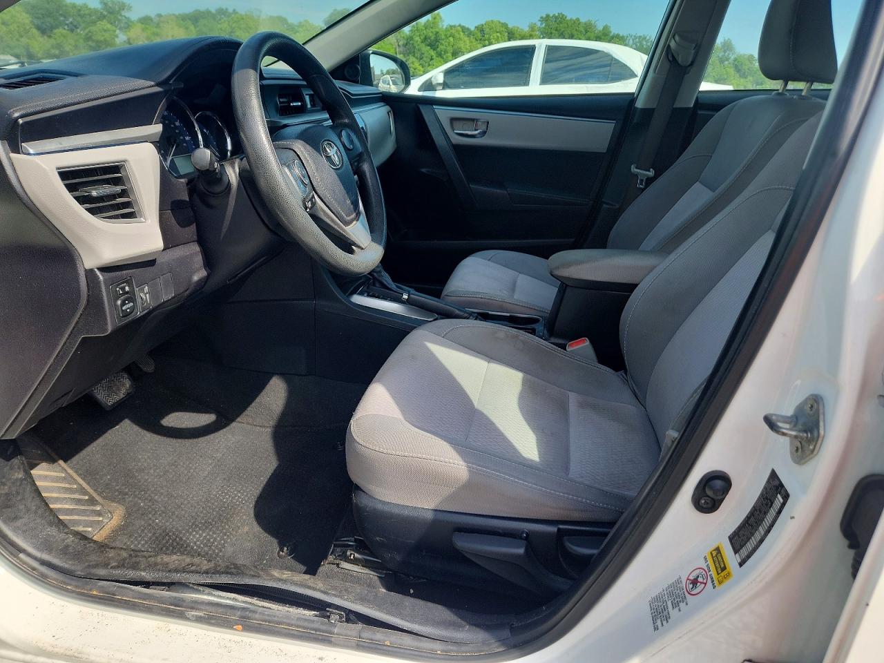 2015 Toyota Corolla Le White vin: 2T1BURHE0FC389058
