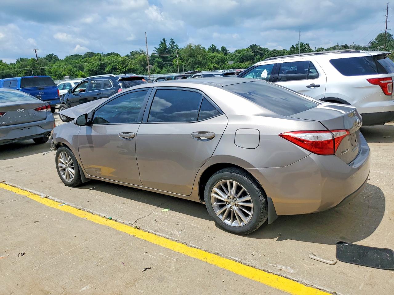 2015 Toyota Corilla Silver vin: 2T1BURHE0FC402343