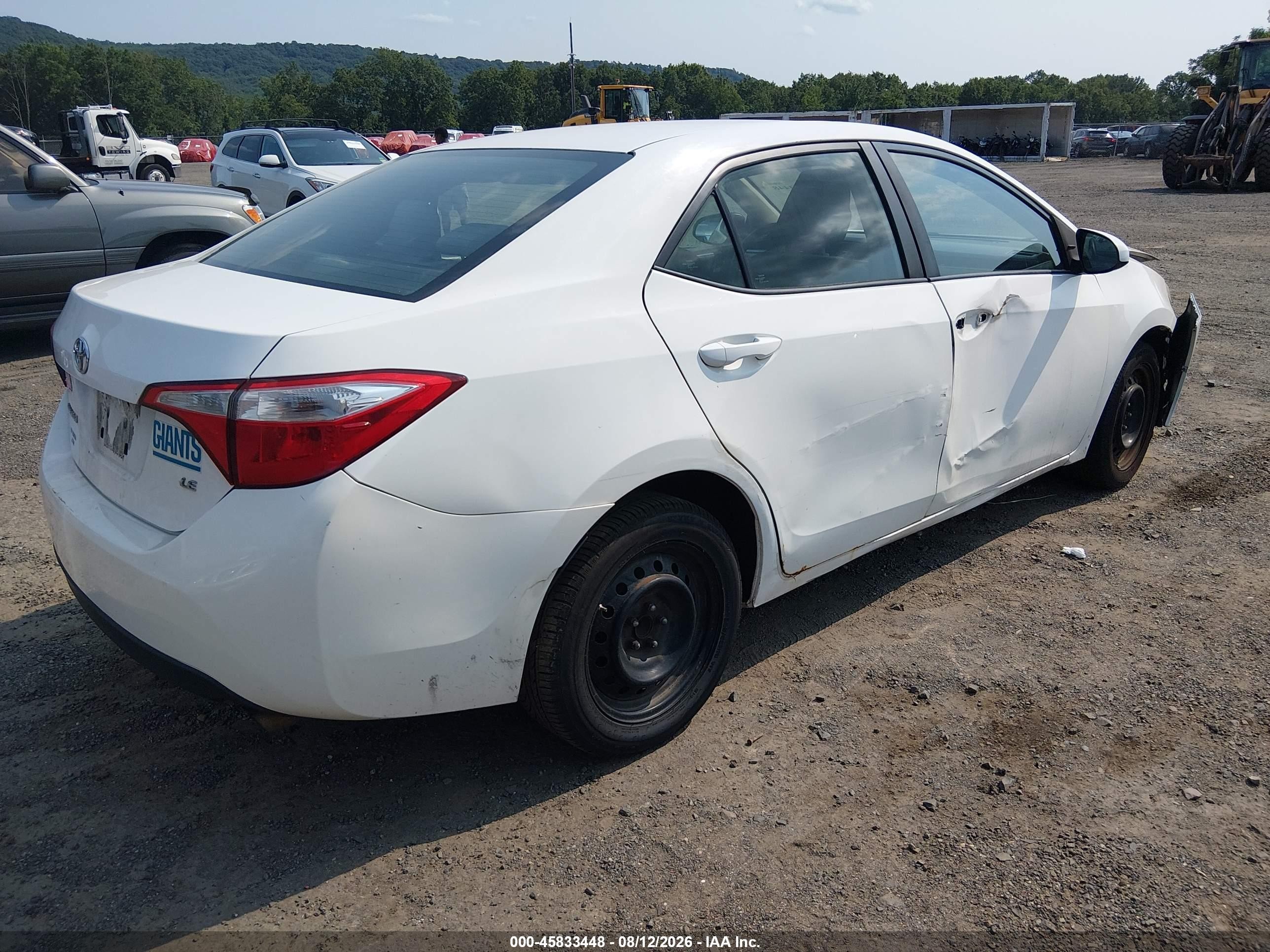 2015 Toyota Corolla Le White vin: 2T1BURHE0FC413729