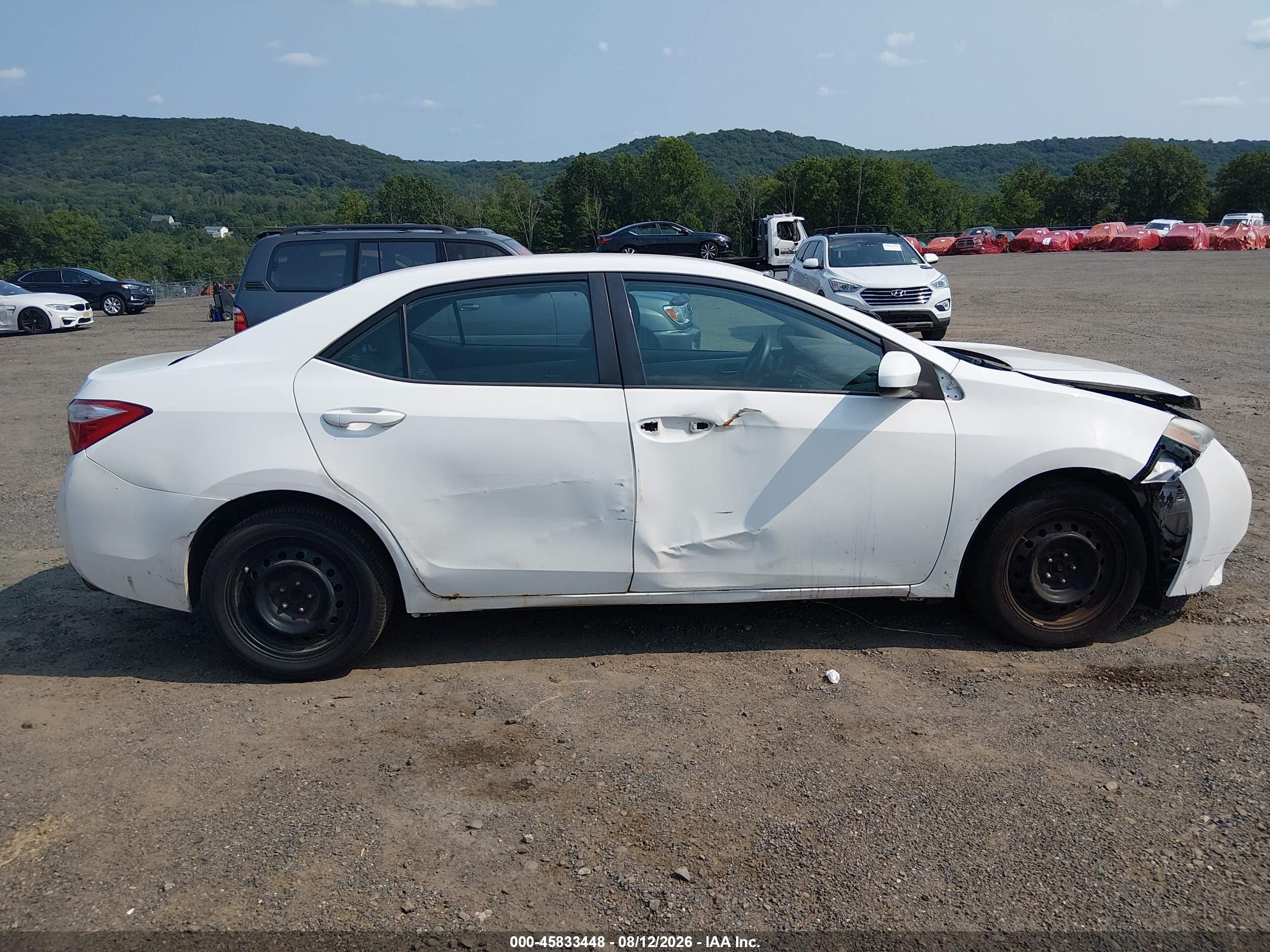 2015 Toyota Corolla Le White vin: 2T1BURHE0FC413729