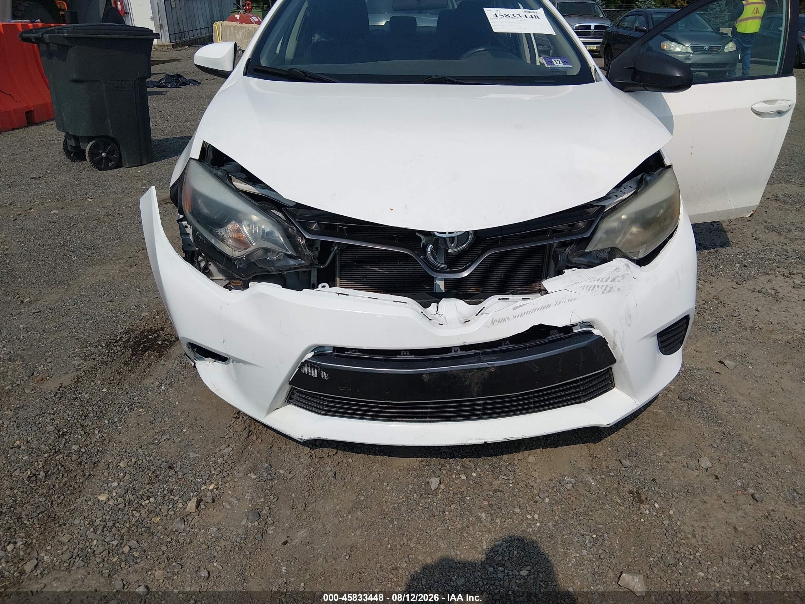 2015 Toyota Corolla Le White vin: 2T1BURHE0FC413729