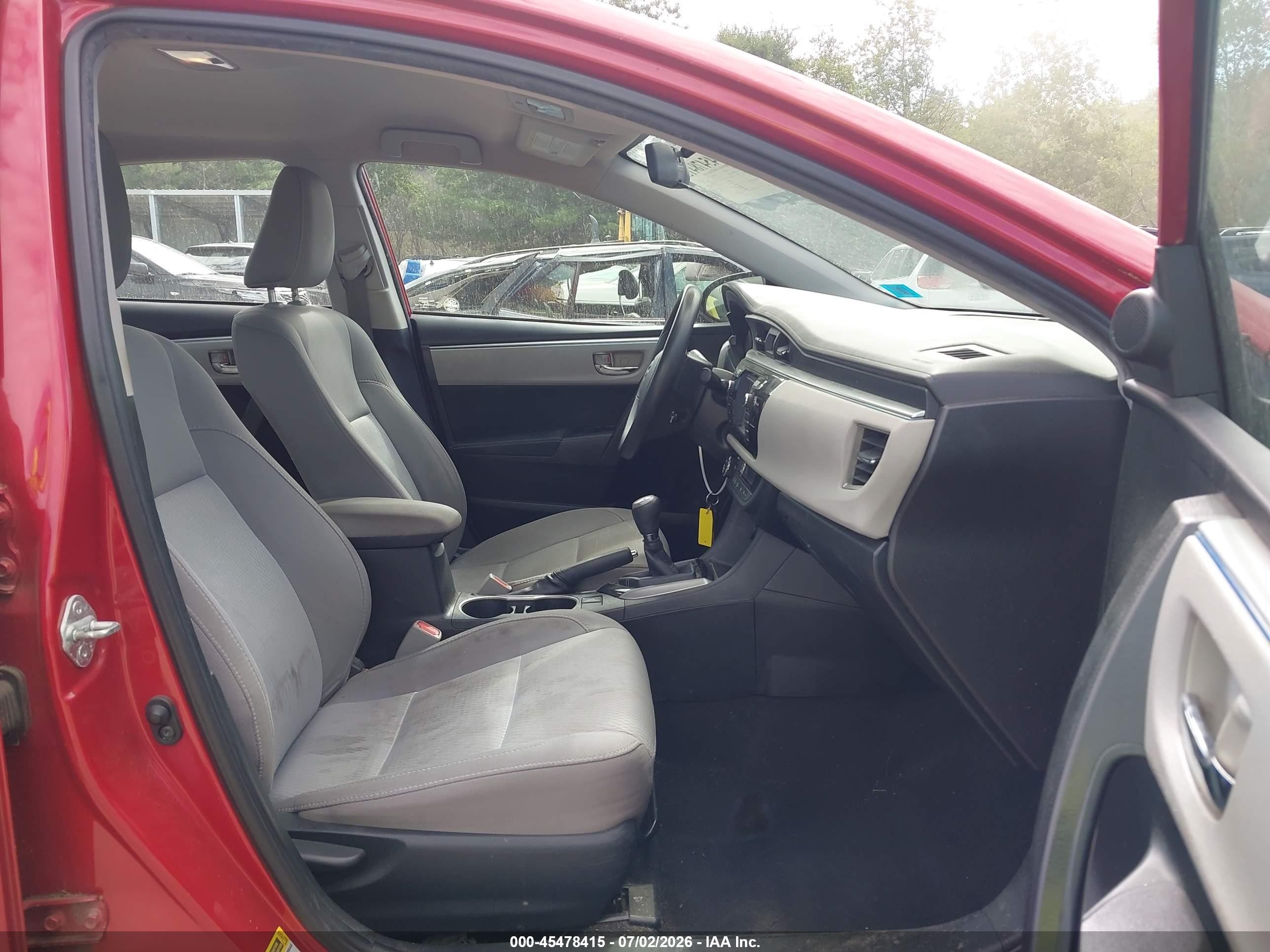 2015 Toyota Corolla Le Red vin: 2T1BURHE0FC437982