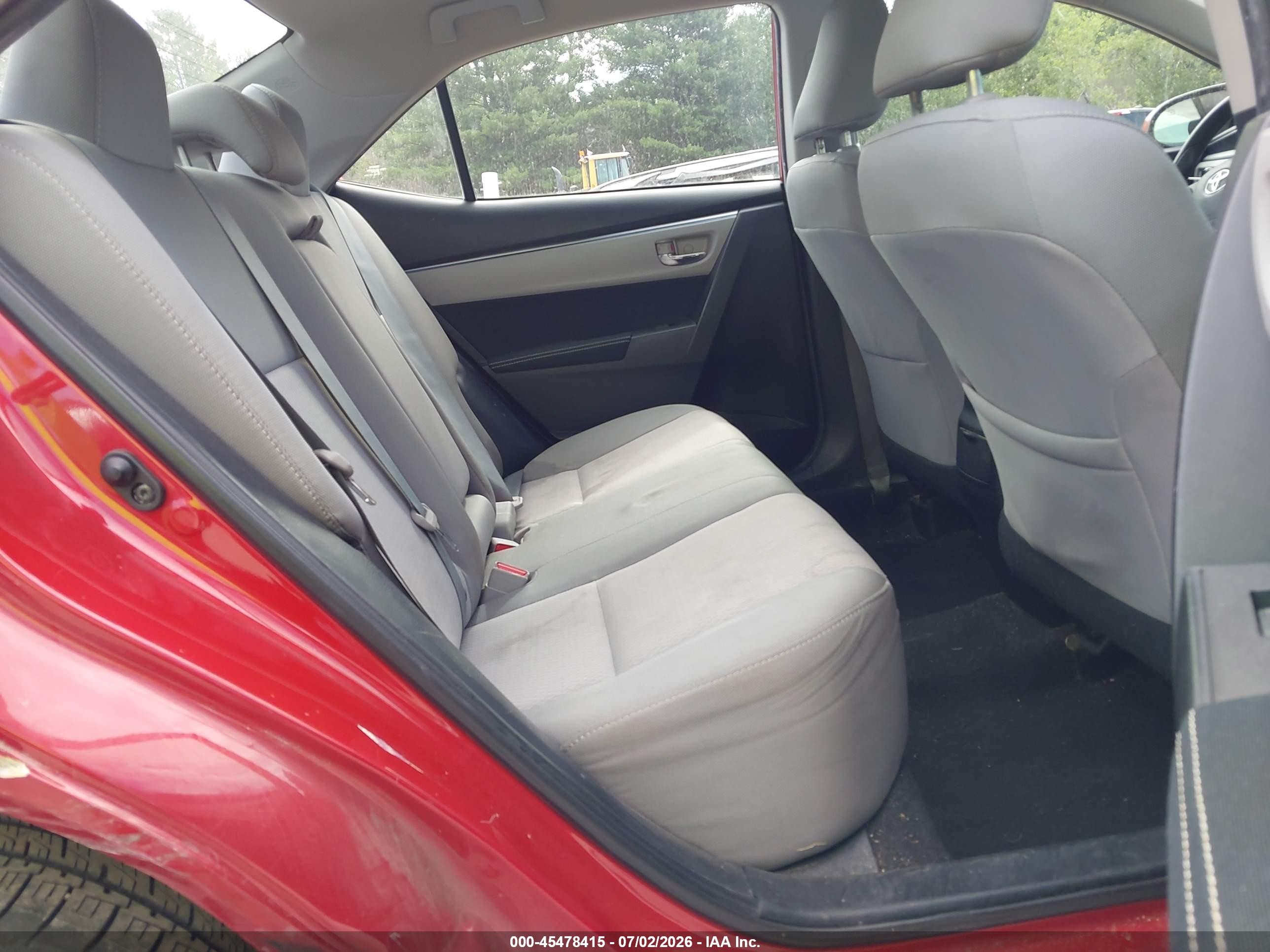 2015 Toyota Corolla Le Red vin: 2T1BURHE0FC437982