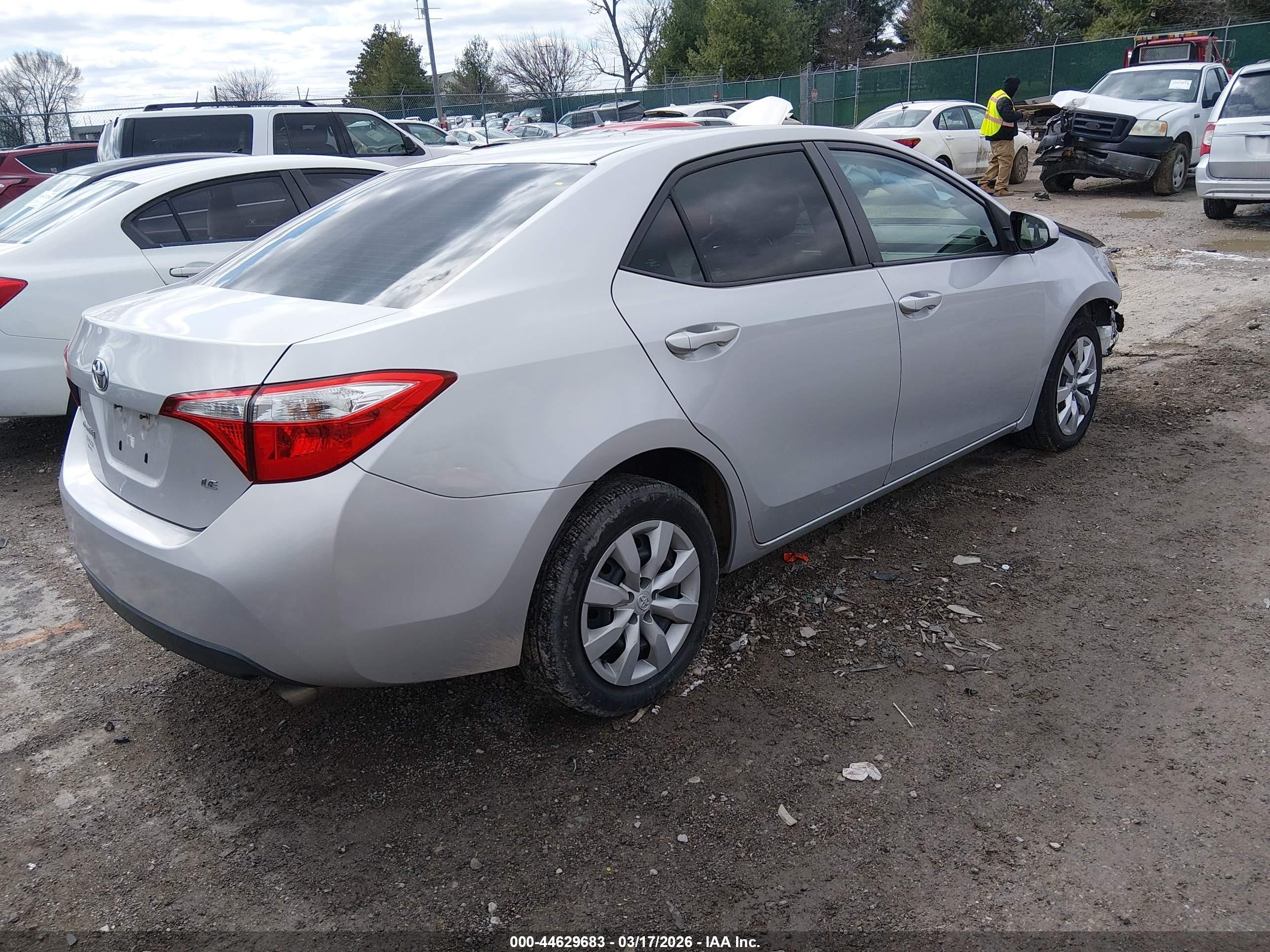 2015 Toyota Corolla Le Silver vin: 2T1BURHE0FC466012