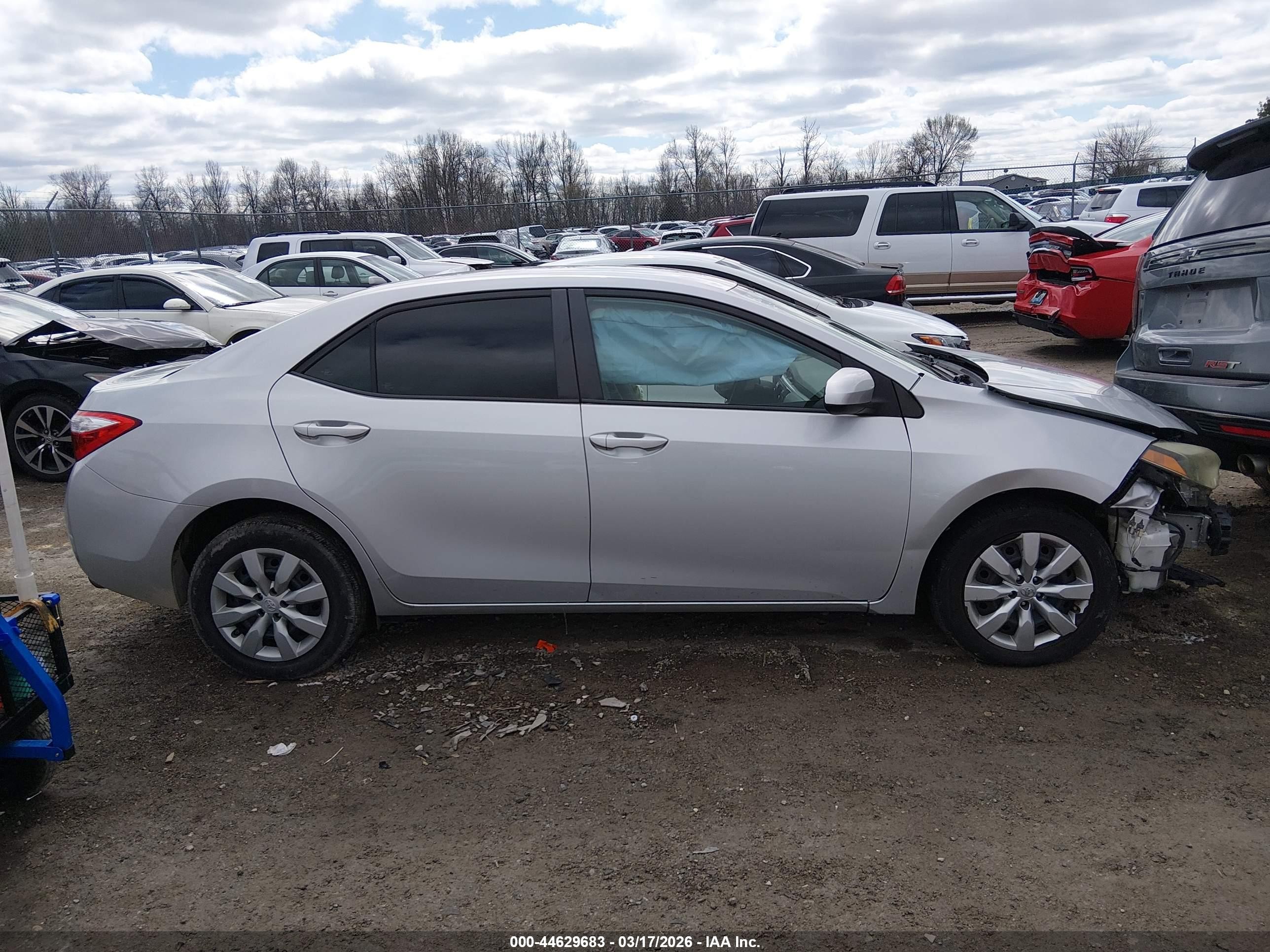 2015 Toyota Corolla Le Silver vin: 2T1BURHE0FC466012