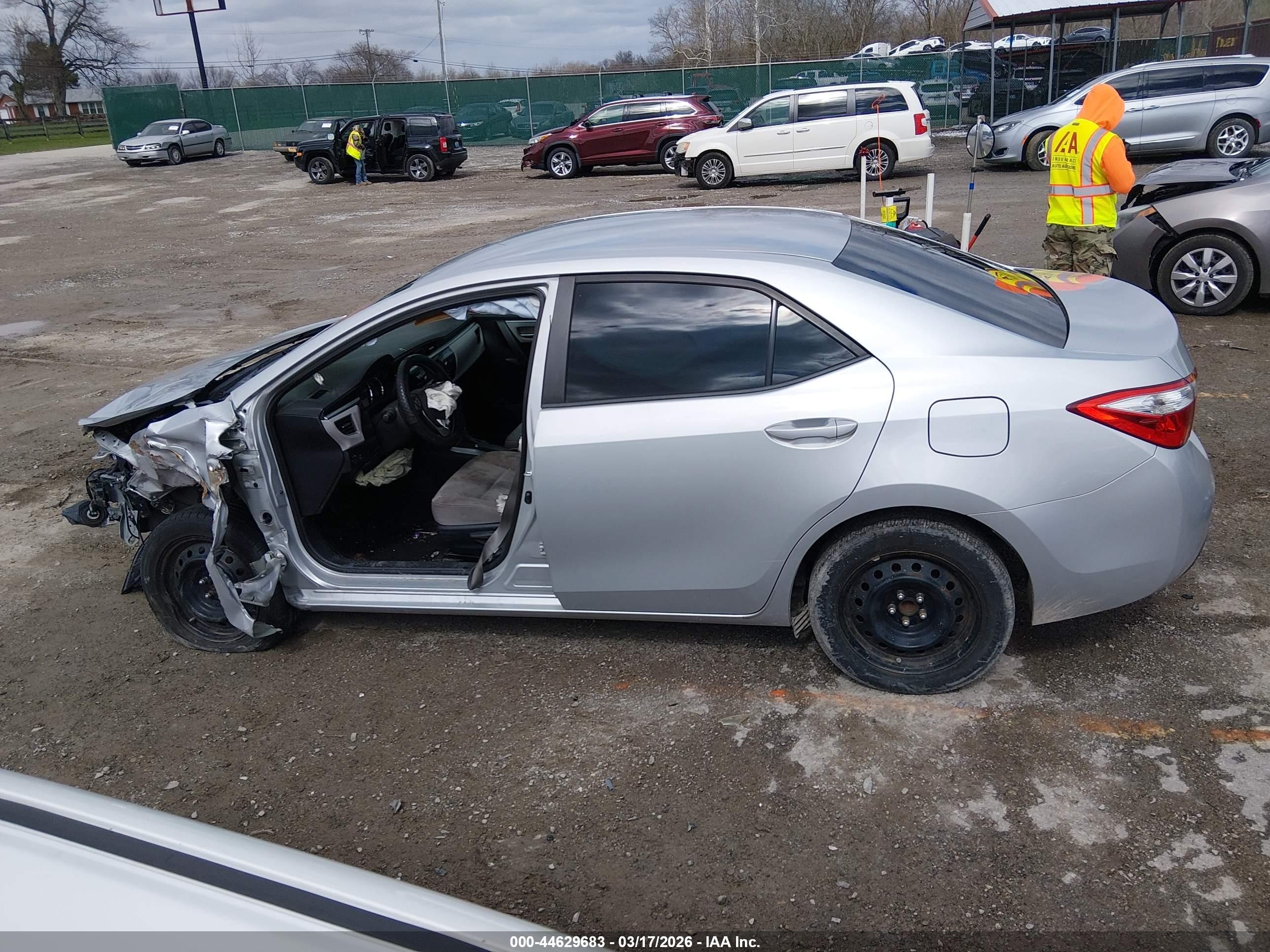 2015 Toyota Corolla Le Silver vin: 2T1BURHE0FC466012