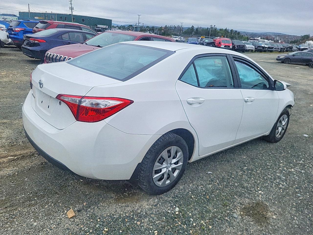 2015 Toyota Corolla L Белый vin: 2T1BURHE0FC472201