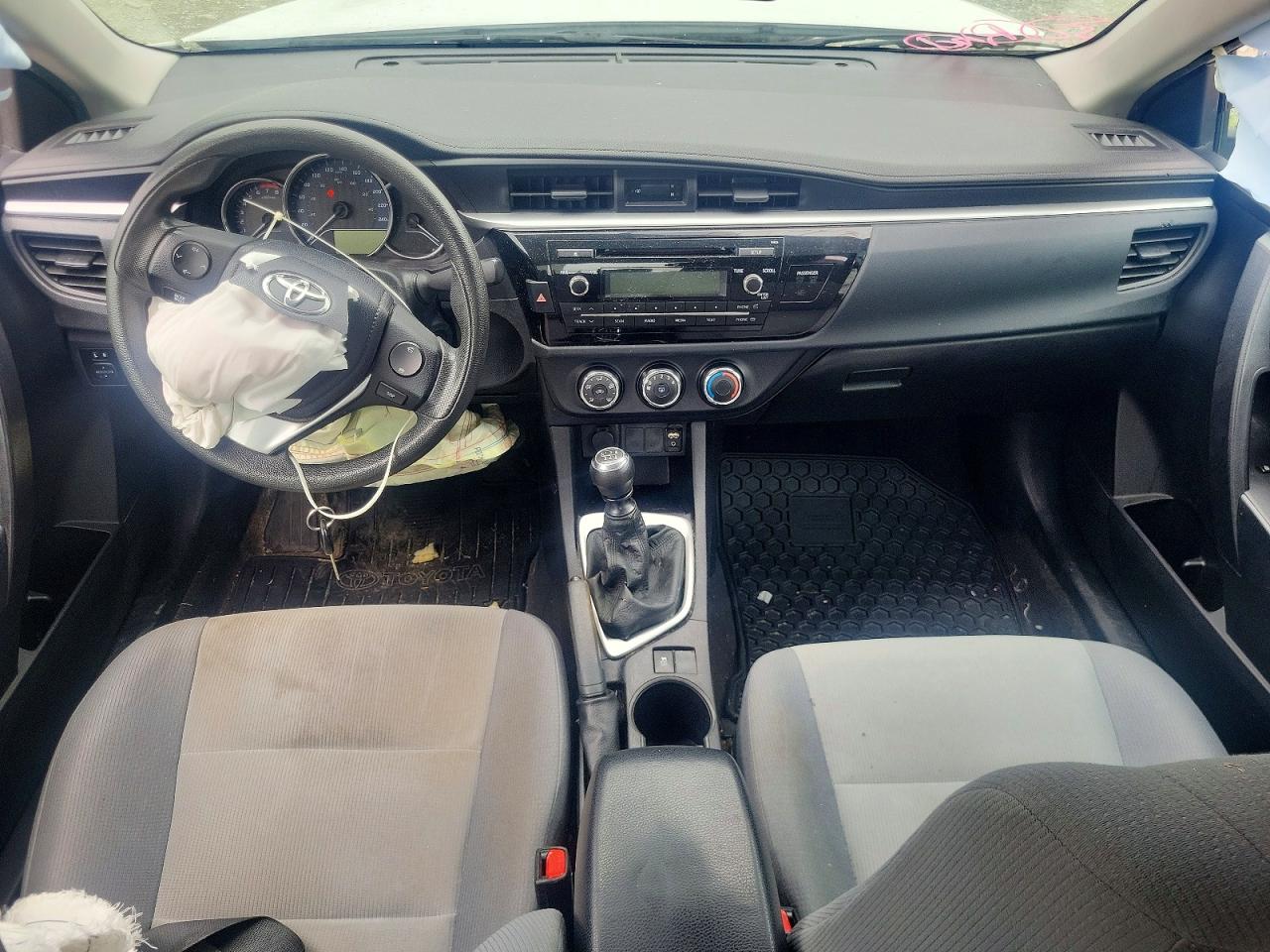 2015 Toyota Corolla L Белый vin: 2T1BURHE0FC472201