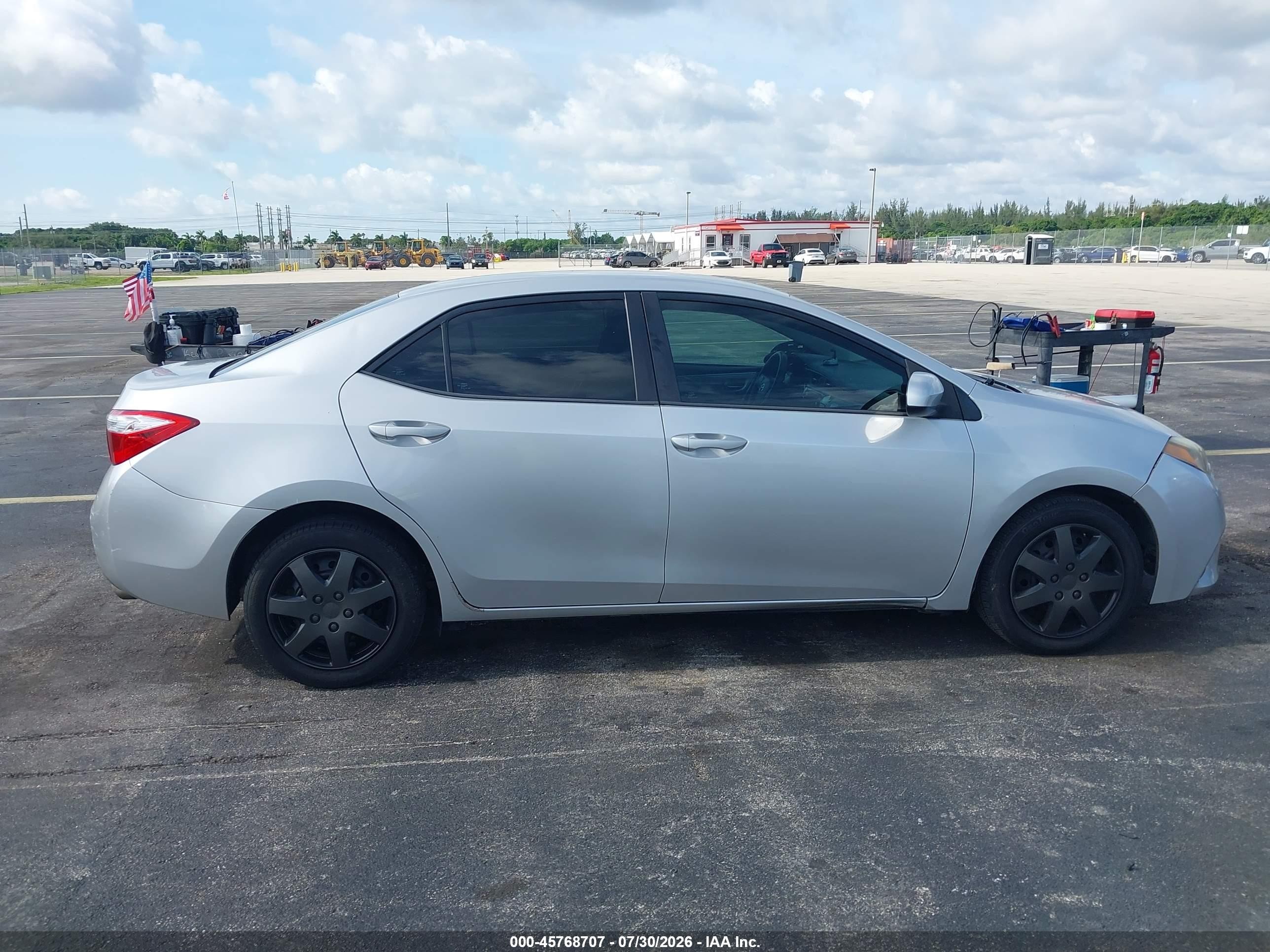 2015 Toyota Corolla Le Silver vin: 2T1BURHE0FC480962