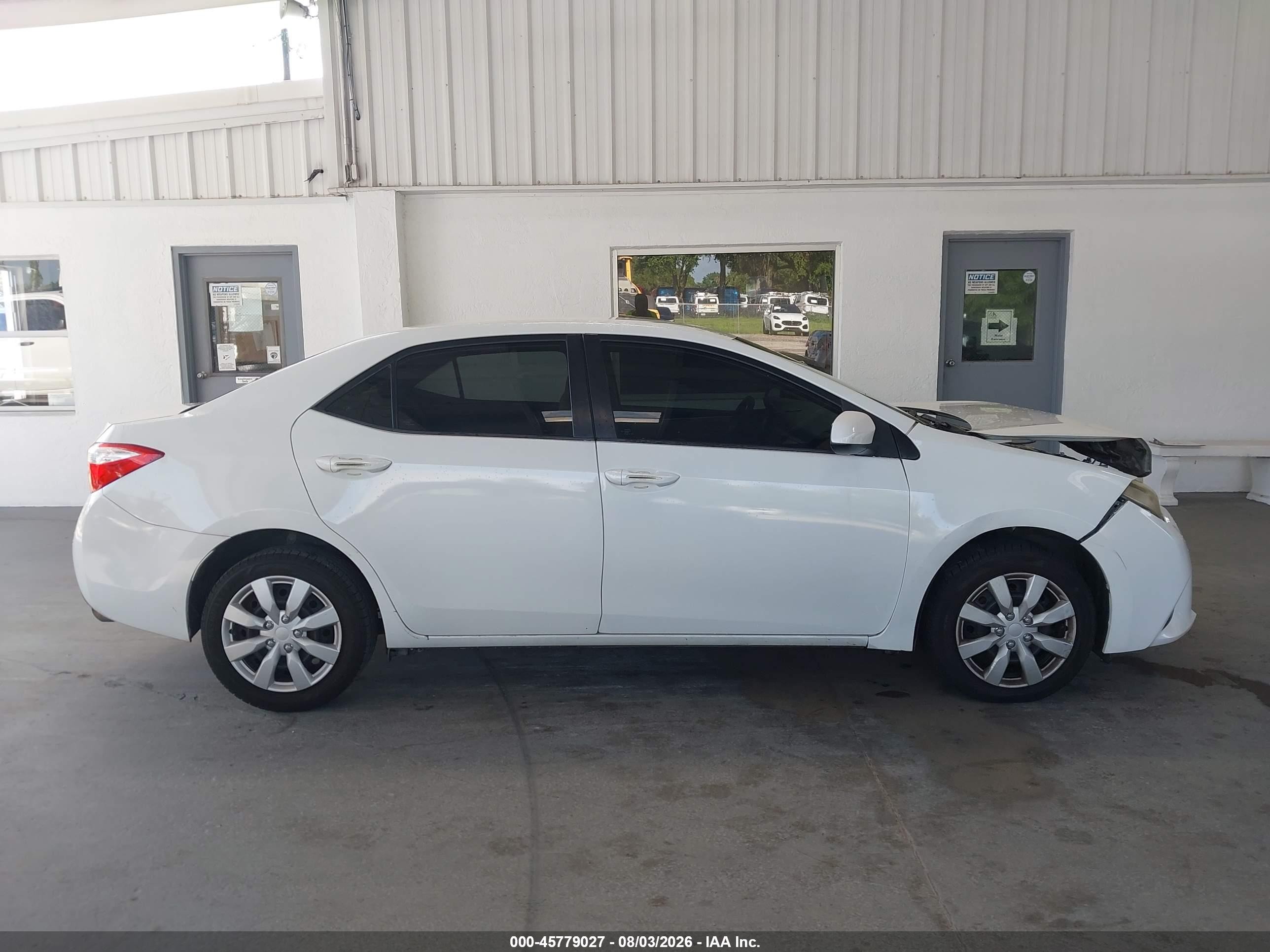 2016 Toyota Corolla Le White vin: 2T1BURHE0GC673789