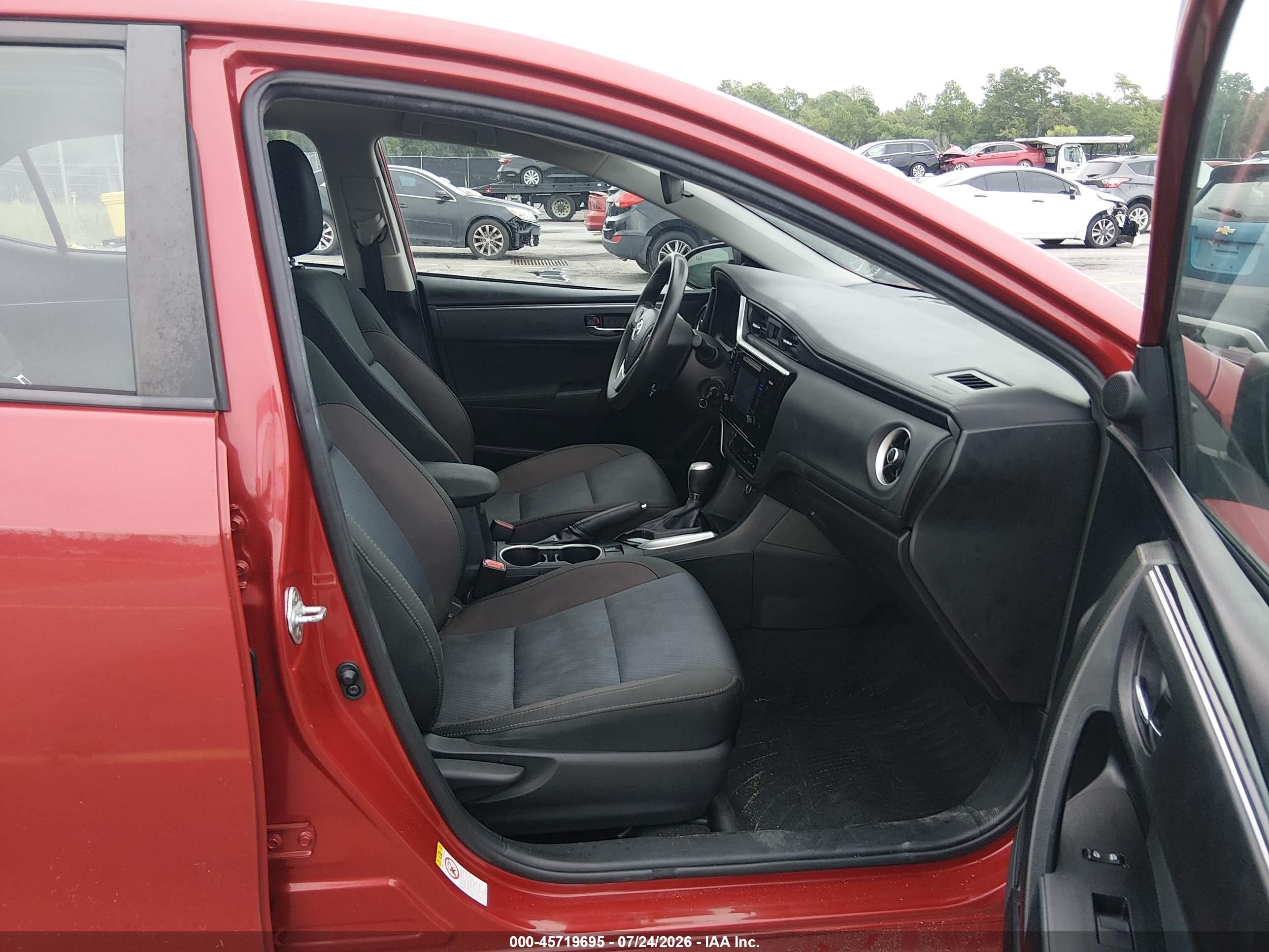 2017 Toyota Corolla Le Red vin: 2T1BURHE0HC904367