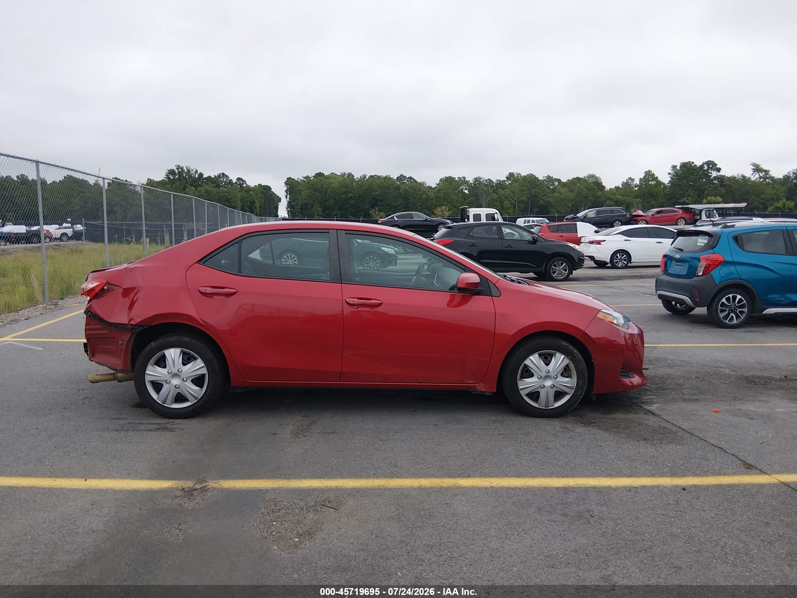 2017 Toyota Corolla Le Red vin: 2T1BURHE0HC904367