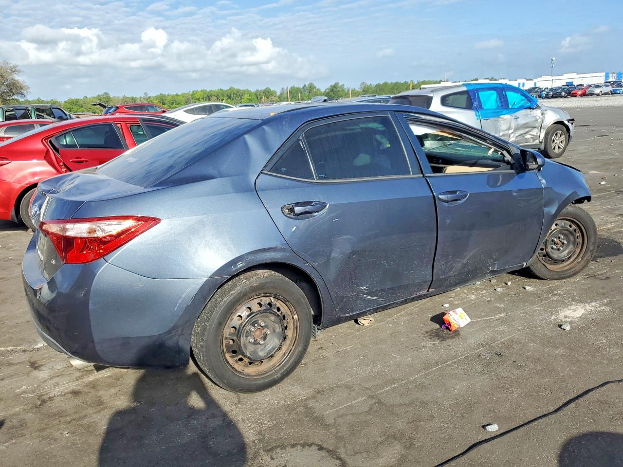 2018 Toyota Corolla Le Gray vin: 2T1BURHE0JC104321