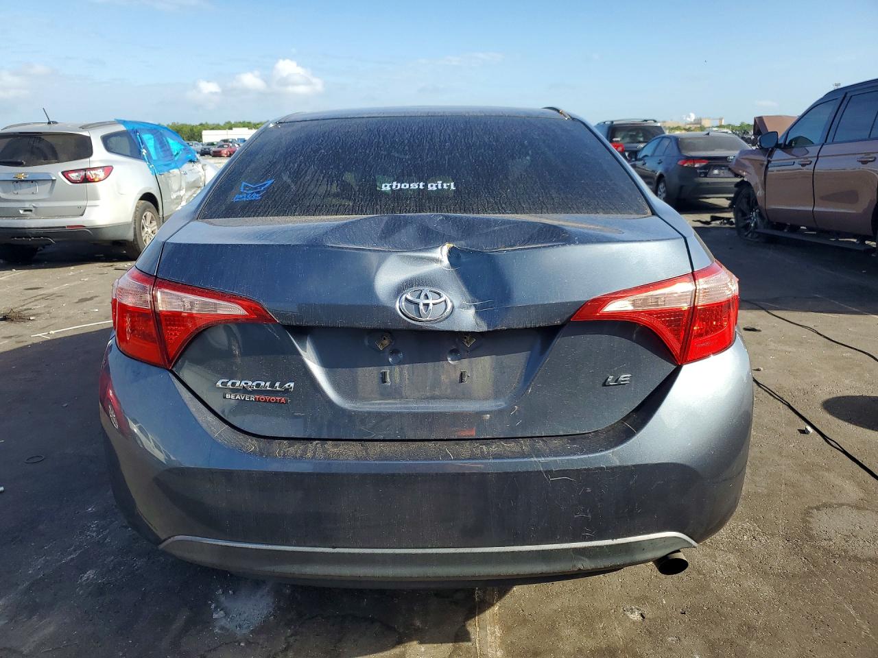 2018 Toyota Corolla Le Gray vin: 2T1BURHE0JC104321