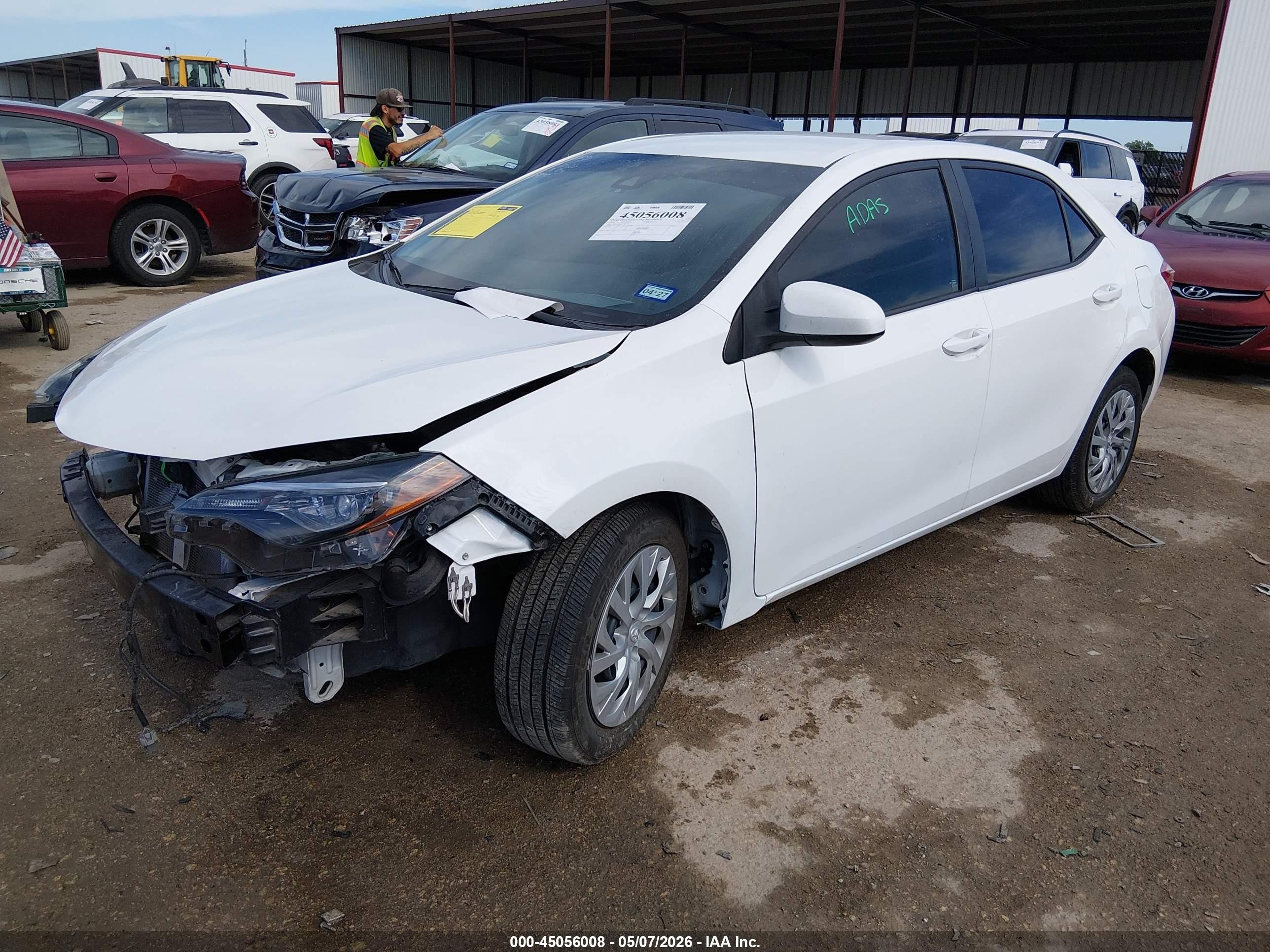 2018 Toyota Corolla Le White vin: 2T1BURHE0JC985909