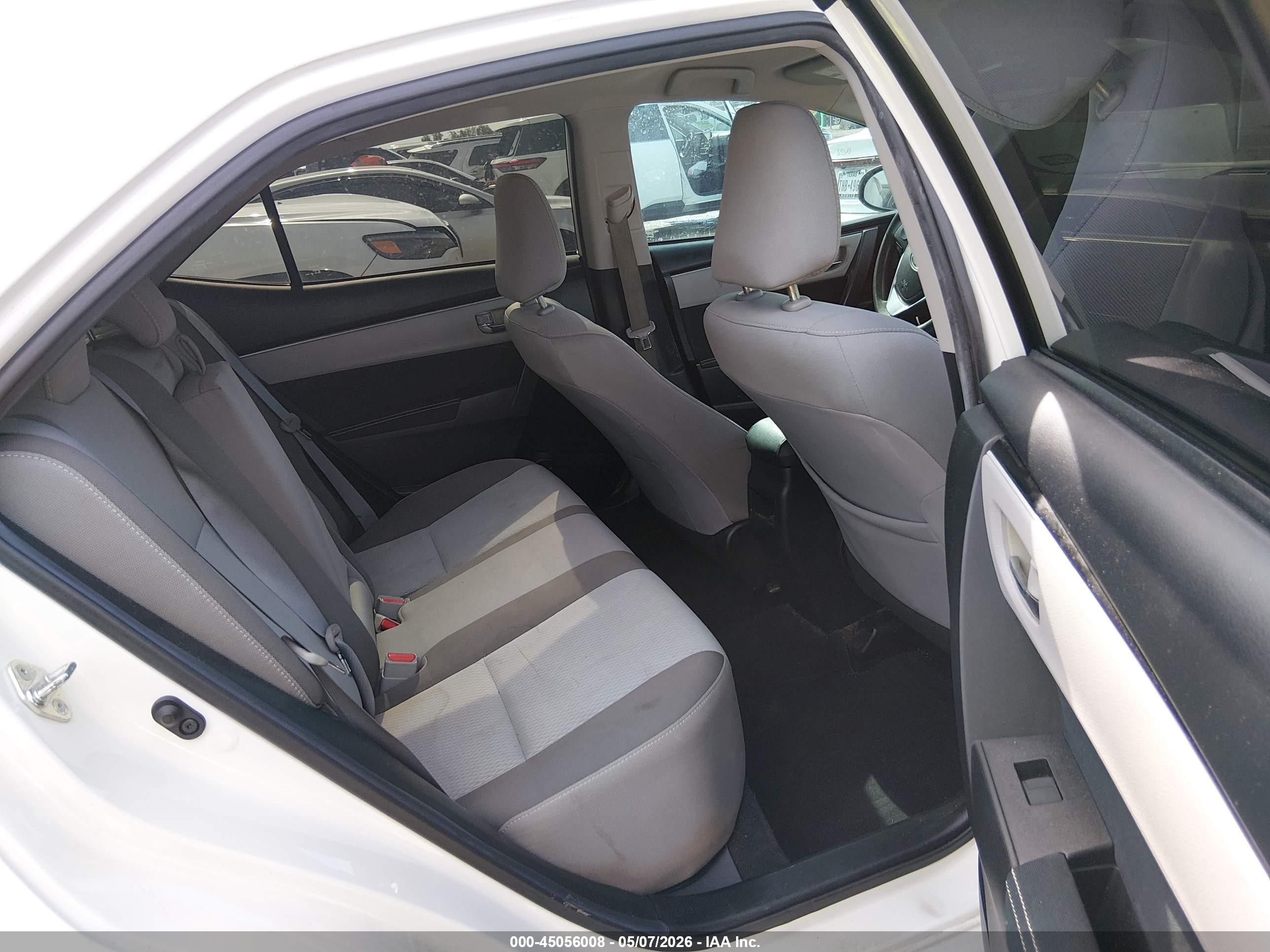 2018 Toyota Corolla Le White vin: 2T1BURHE0JC985909