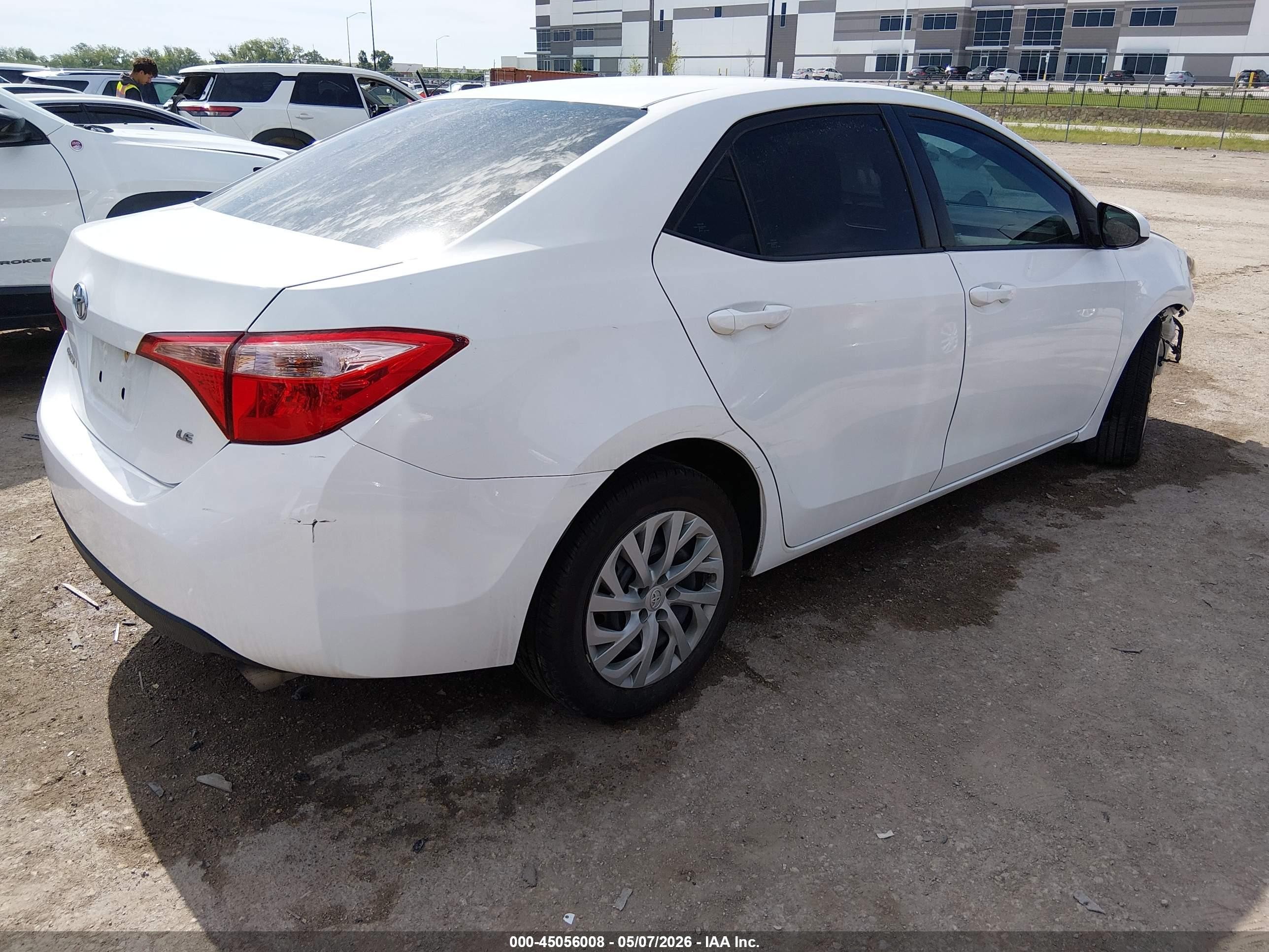 2018 Toyota Corolla Le White vin: 2T1BURHE0JC985909