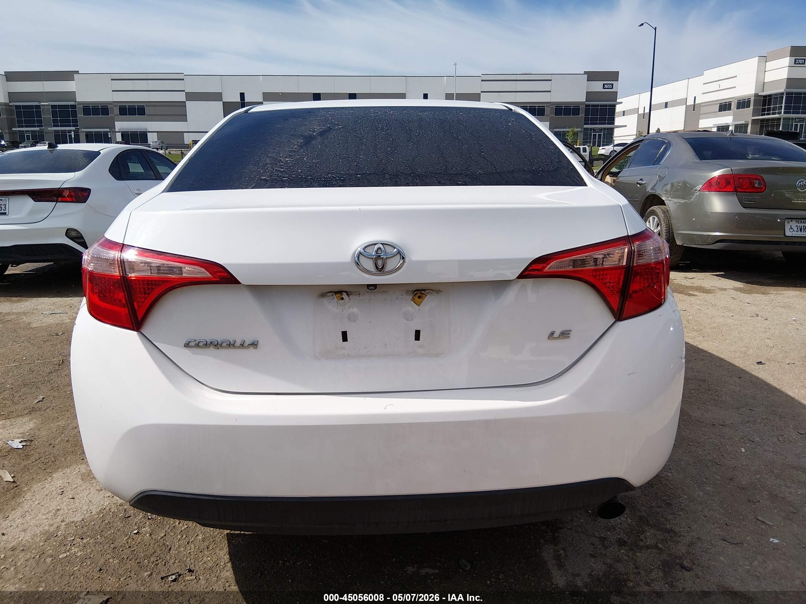 2018 Toyota Corolla Le White vin: 2T1BURHE0JC985909