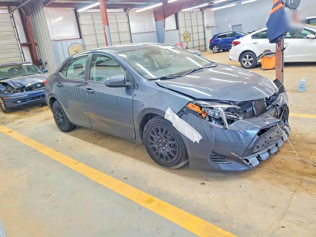 2019 Toyota Corolla L Blue vin: 2T1BURHE0KC230874