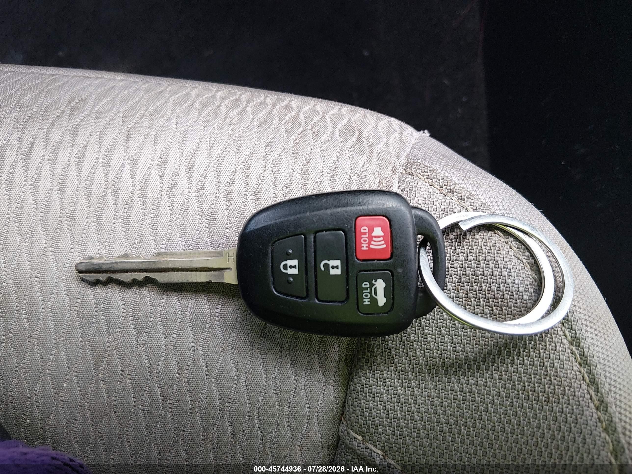 2014 Toyota Corolla Le Red vin: 2T1BURHE1EC116709