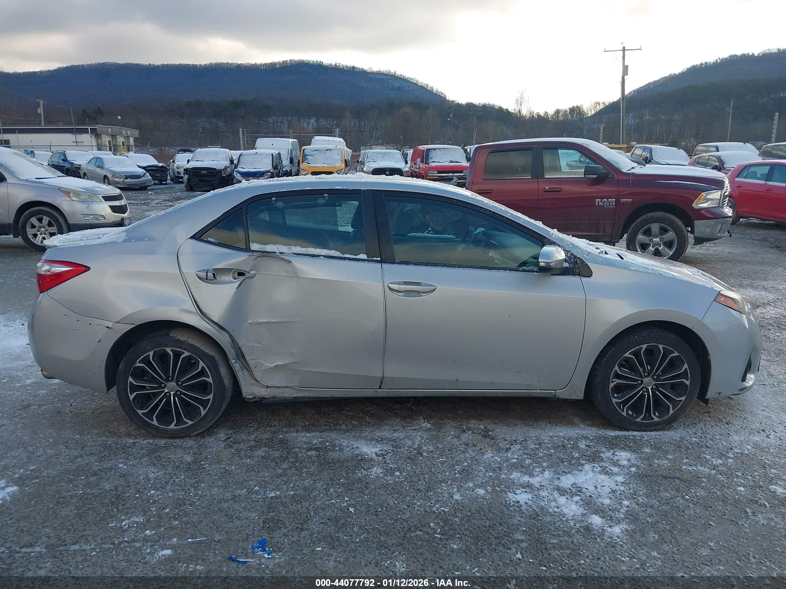 2014 Toyota Corolla S Plus Серебряный vin: 2T1BURHE1EC158328