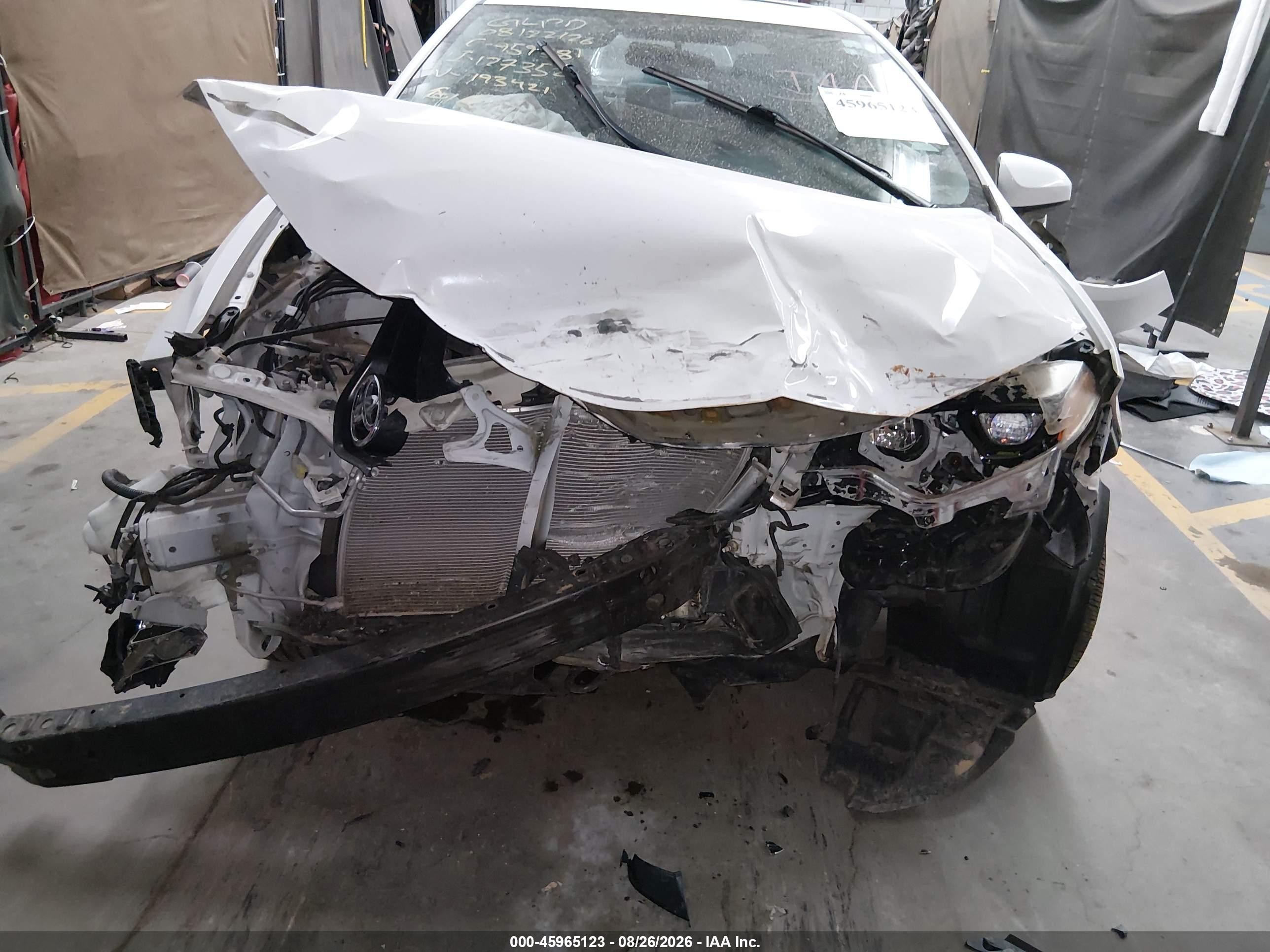 2014 Toyota Corolla Le Plus Белый vin: 2T1BURHE1EC193421