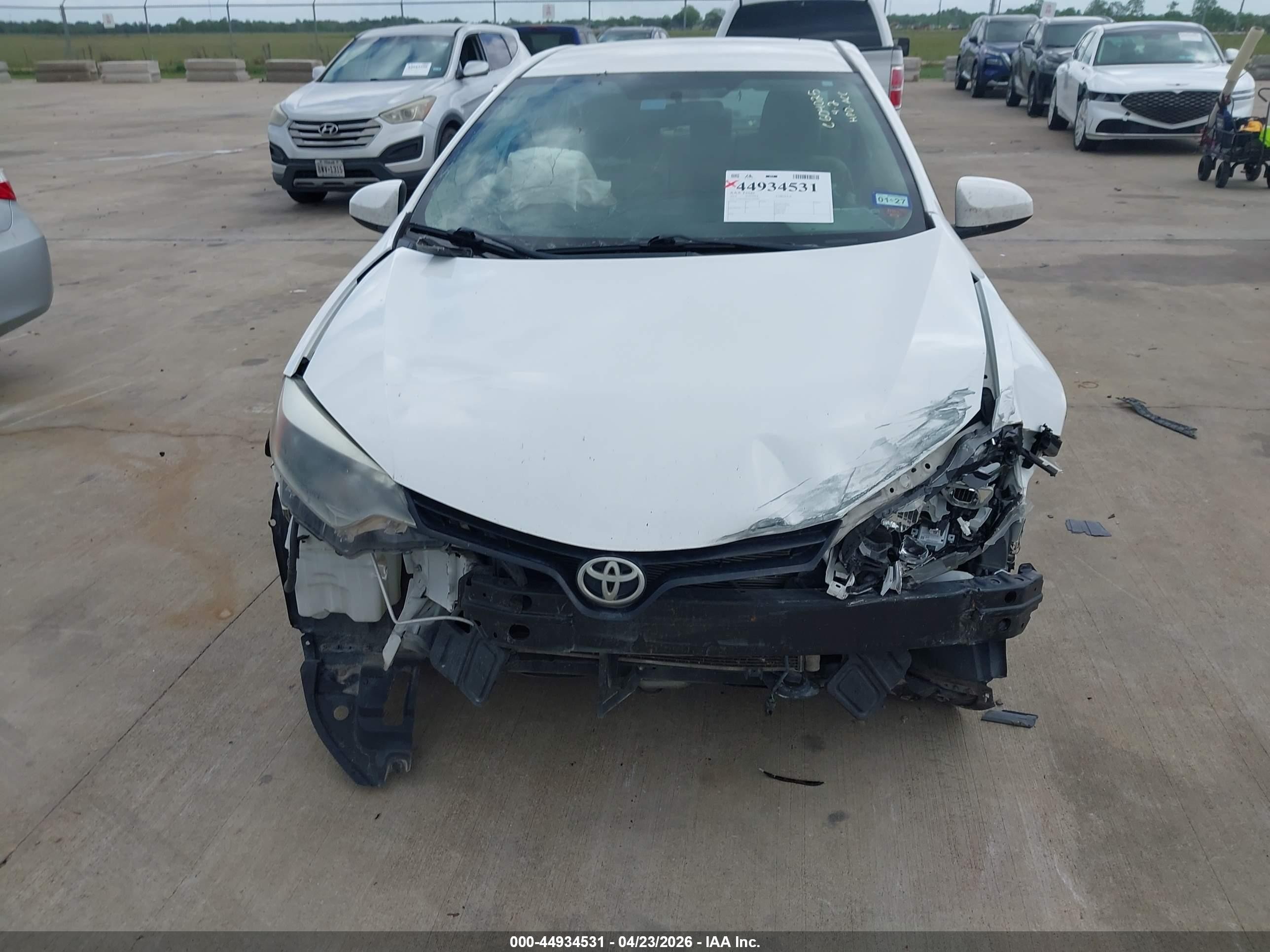 2014 Toyota Corolla Le White vin: 2T1BURHE1EC205499