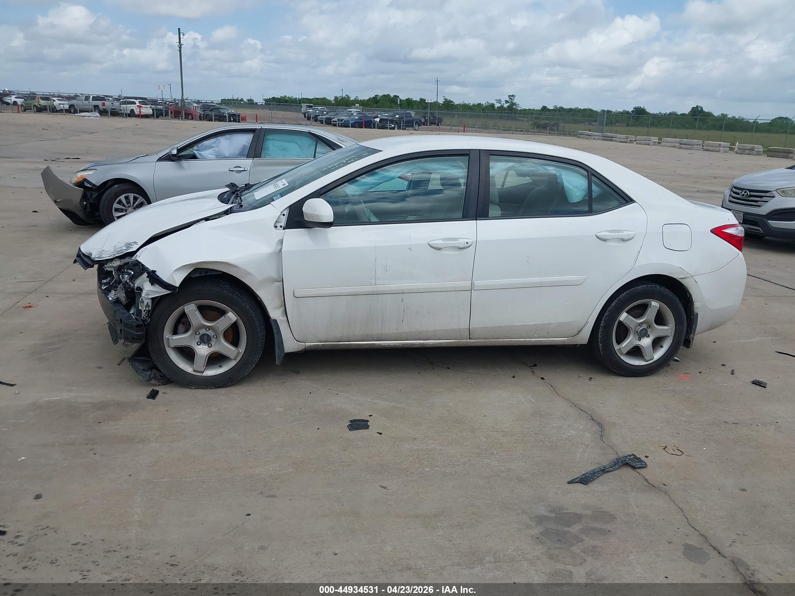 2014 Toyota Corolla Le White vin: 2T1BURHE1EC205499