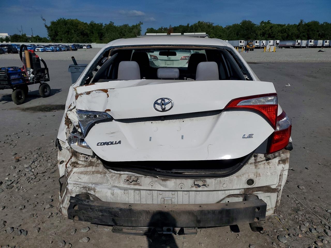 2015 Toyota Corolla Le White vin: 2T1BURHE1FC245681