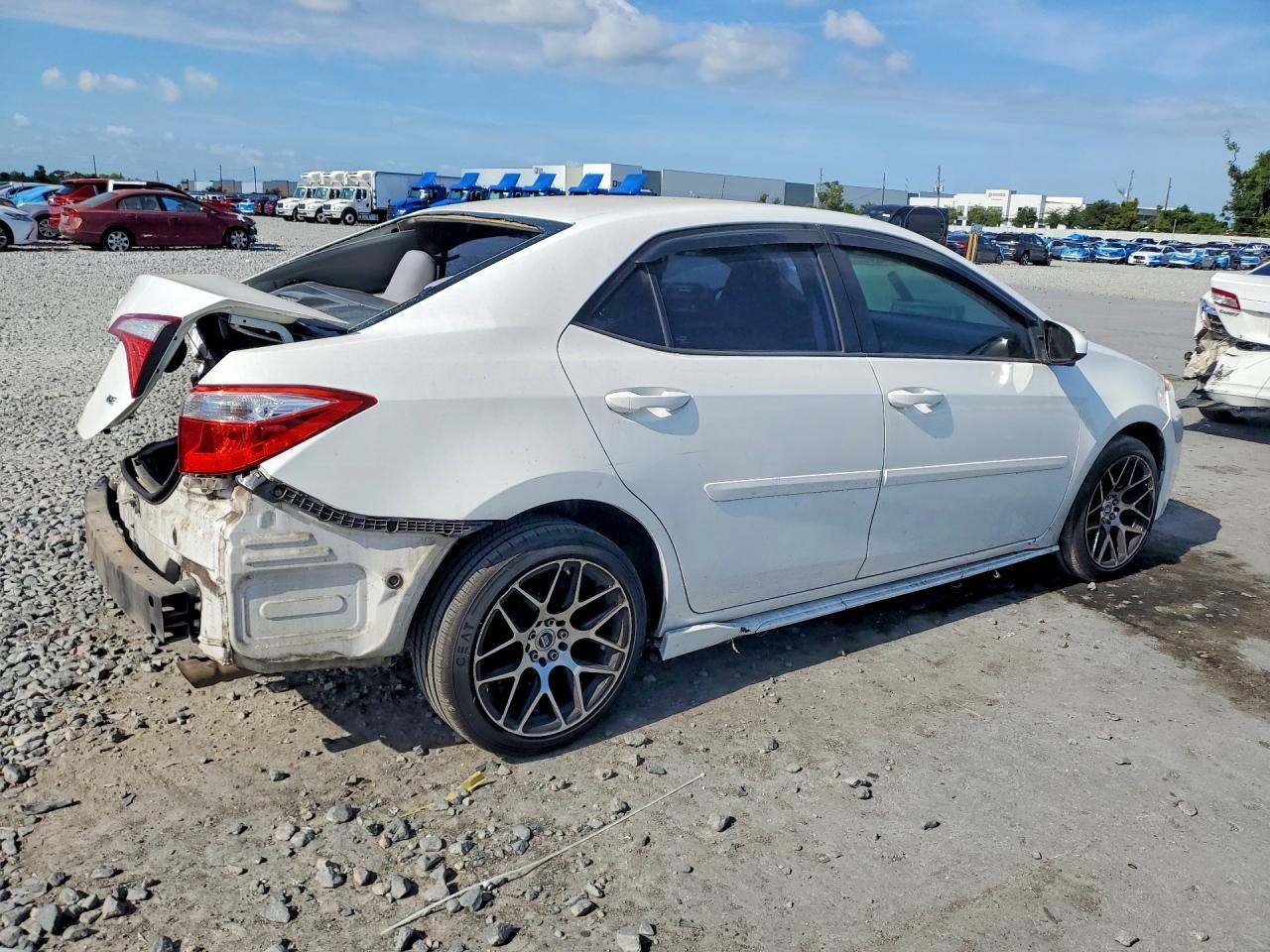2015 Toyota Corolla Le White vin: 2T1BURHE1FC245681