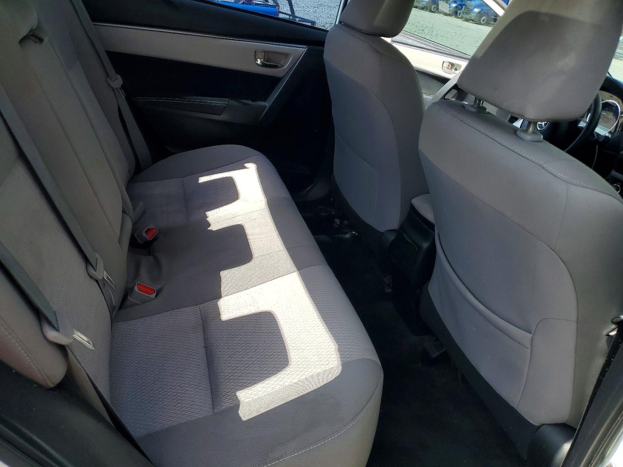 2015 Toyota Corolla Le White vin: 2T1BURHE1FC245681