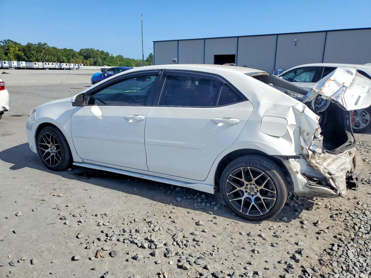 2015 Toyota Corolla Le White vin: 2T1BURHE1FC245681