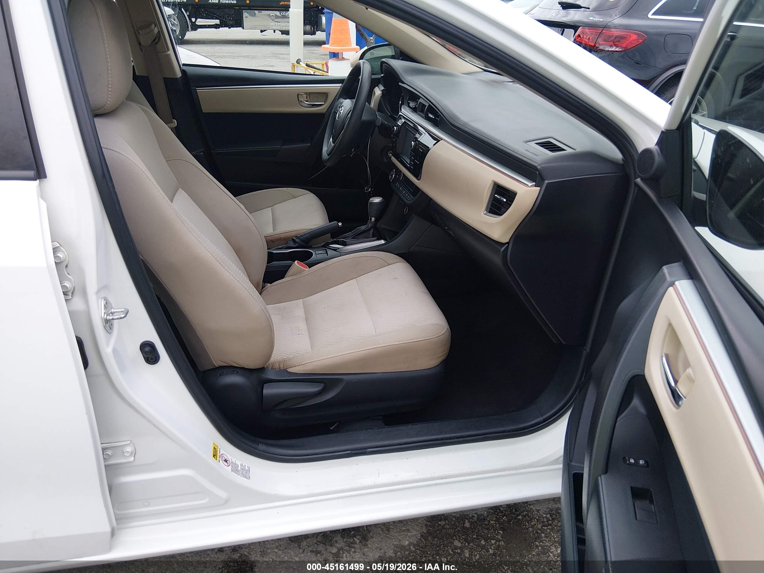 2015 Toyota Corolla Le White vin: 2T1BURHE1FC267986