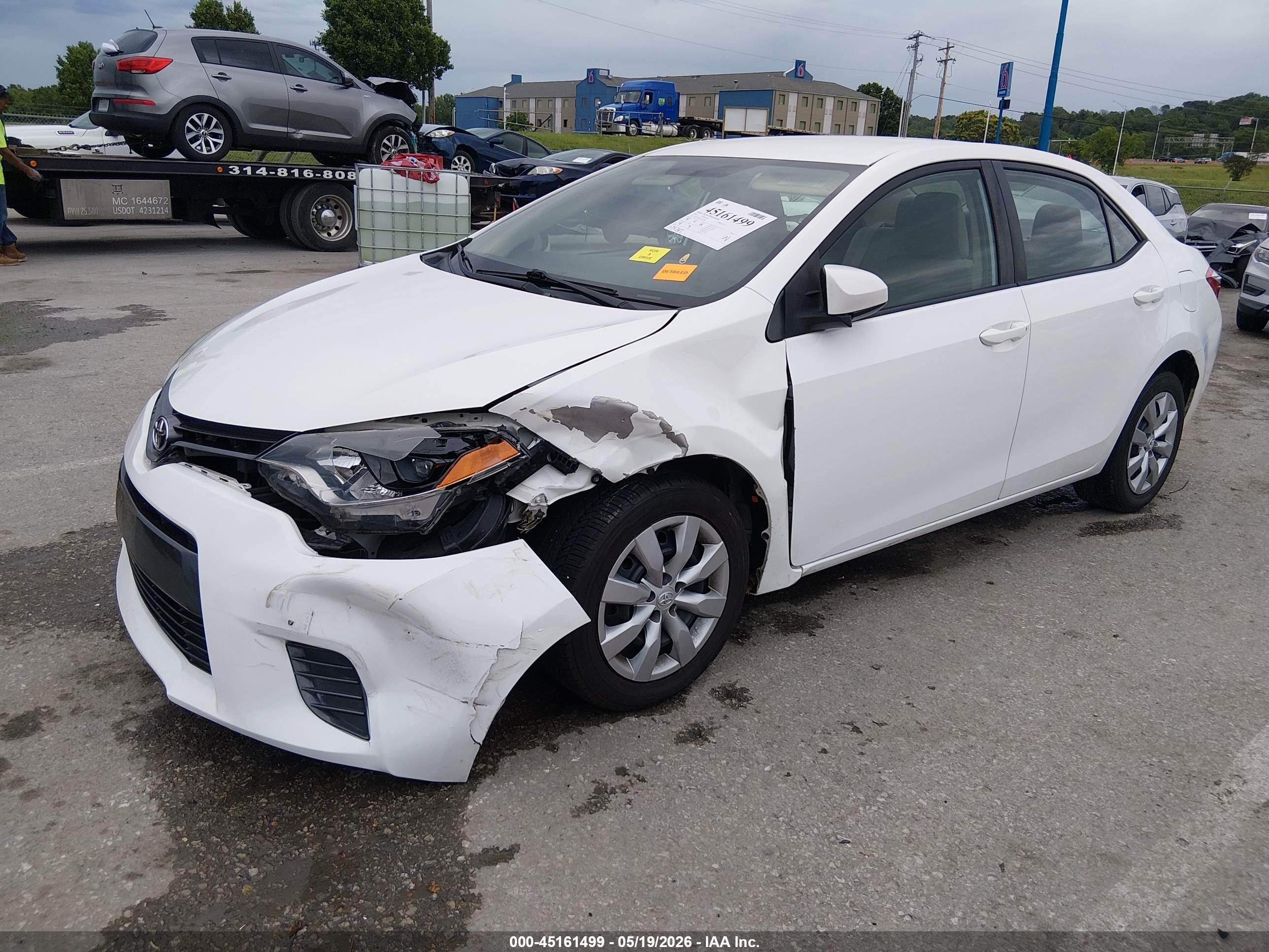 2015 Toyota Corolla Le White vin: 2T1BURHE1FC267986