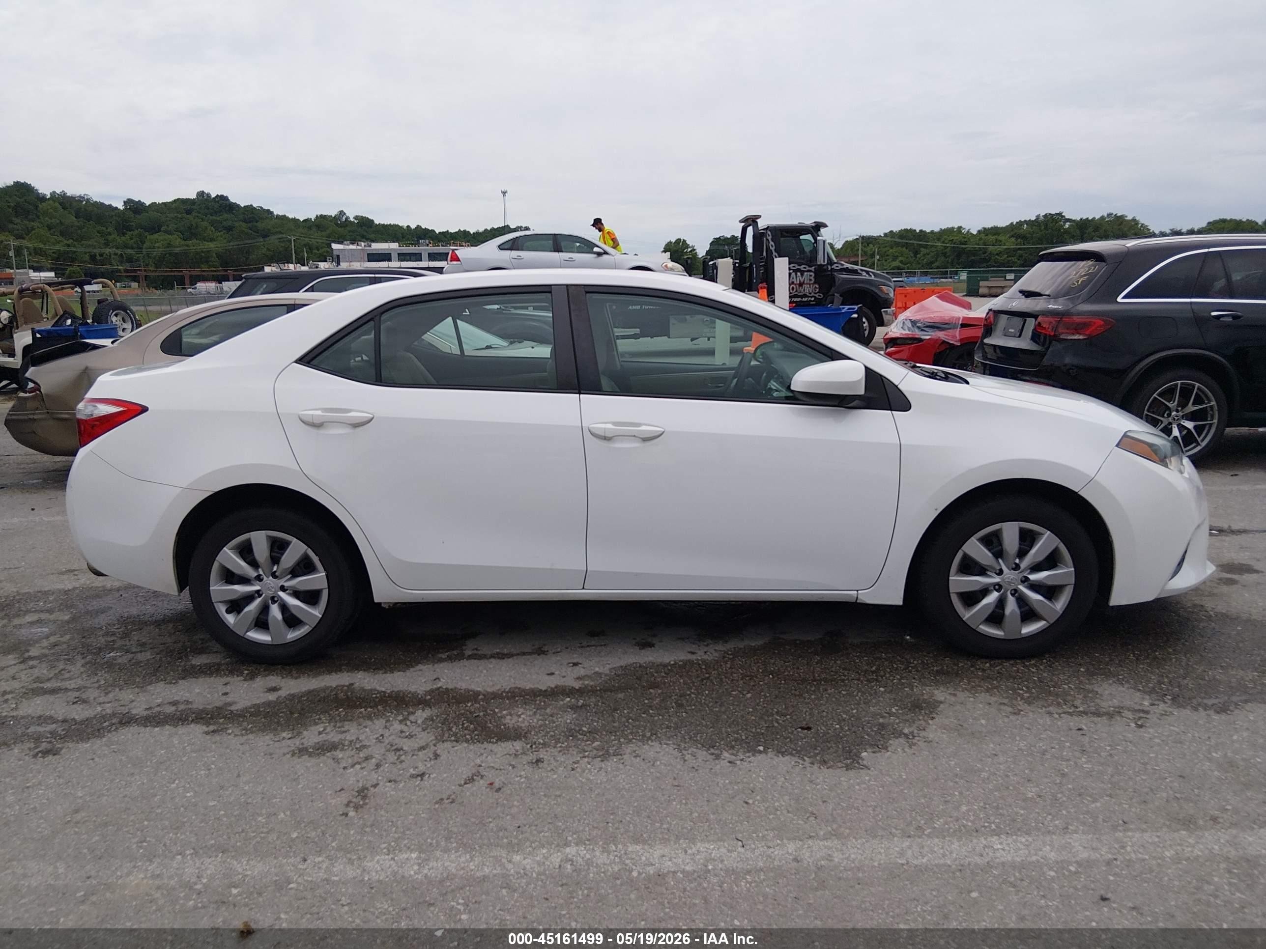 2015 Toyota Corolla Le White vin: 2T1BURHE1FC267986