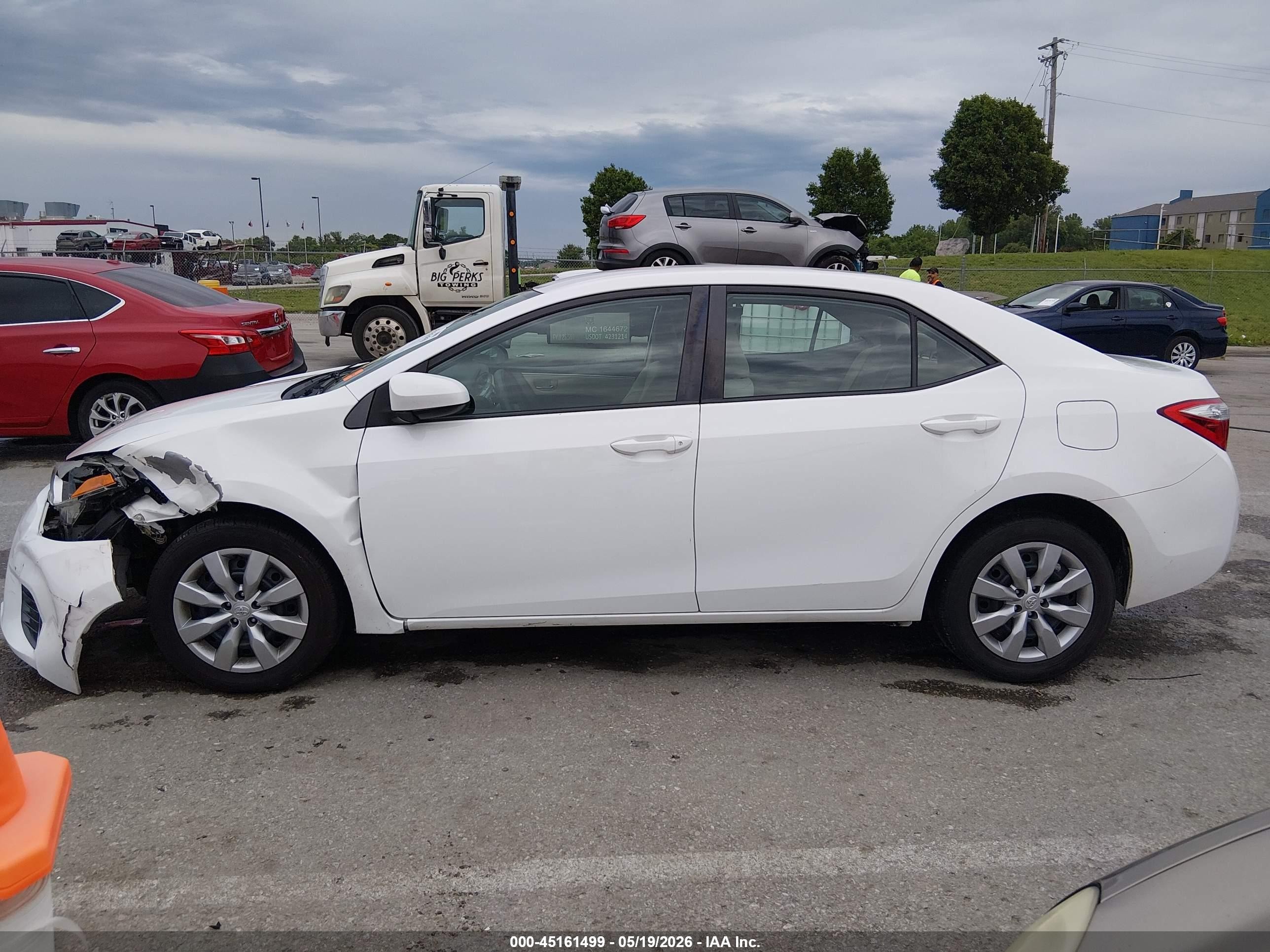2015 Toyota Corolla Le White vin: 2T1BURHE1FC267986