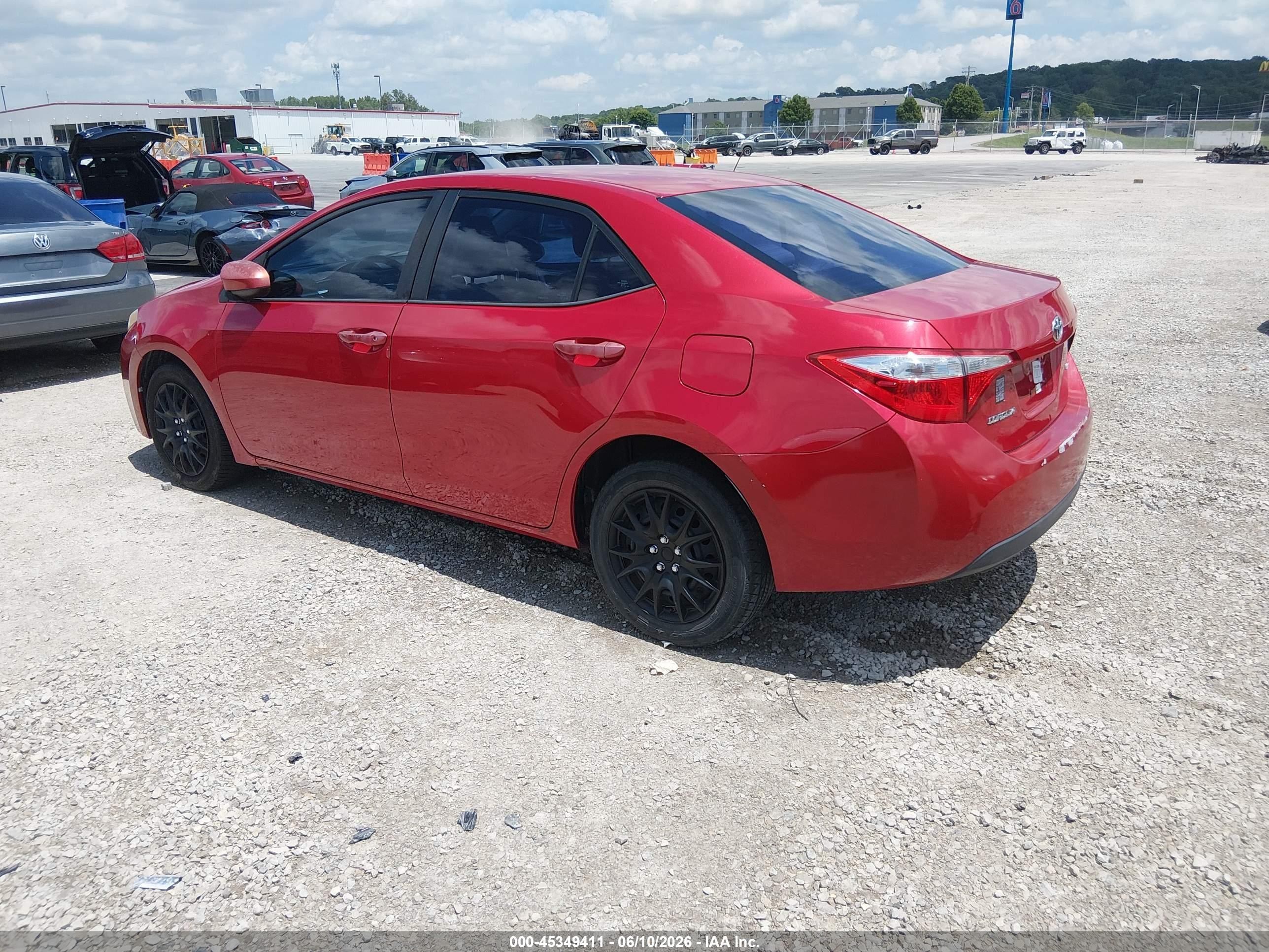 2015 Toyota Corolla Le Red vin: 2T1BURHE1FC281984